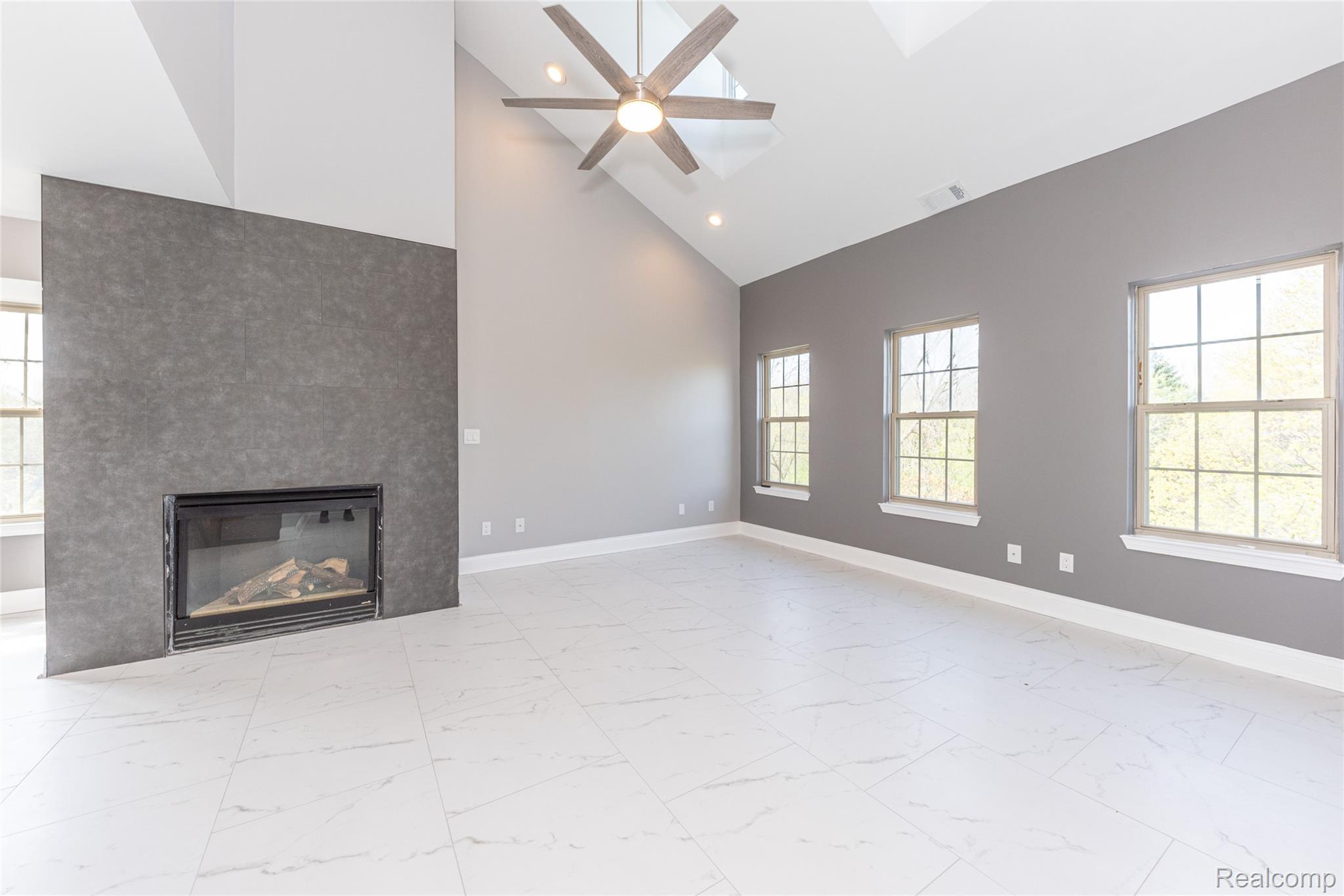 29242 W Glen Oaks