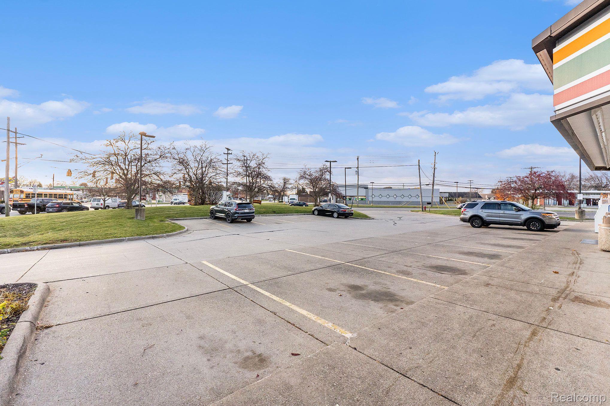 3909 E 14 MILE Road