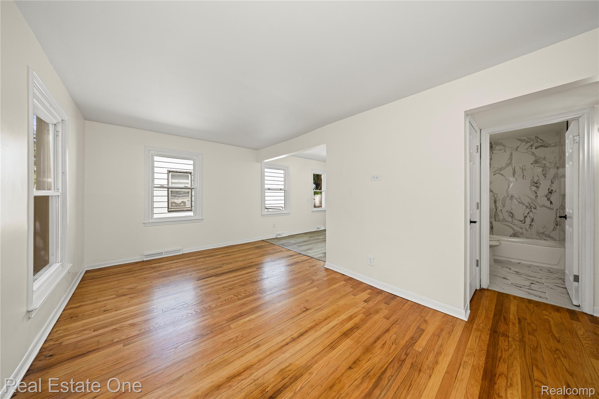 4521 COLUMBUS Street