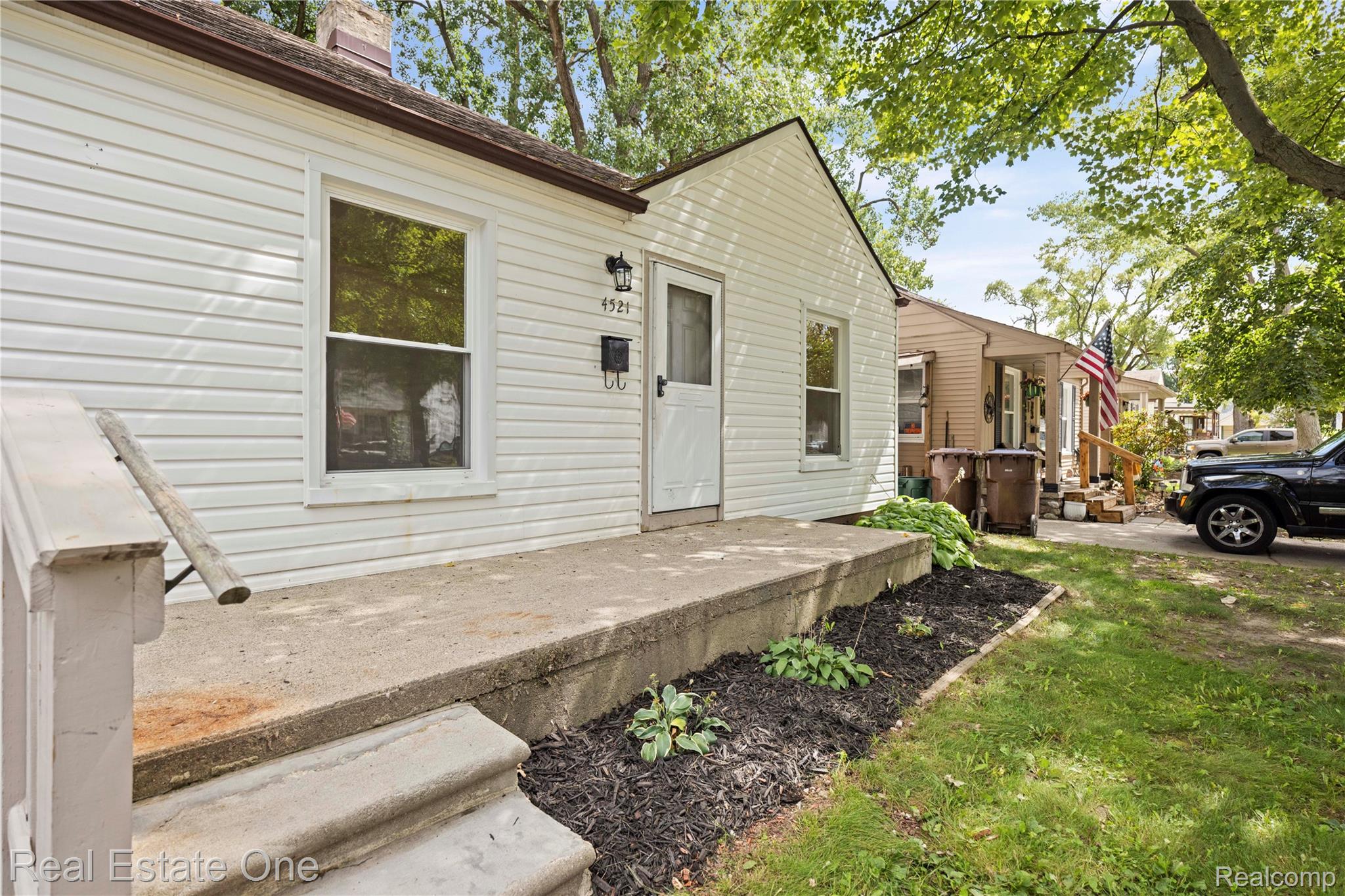 4521 COLUMBUS Street