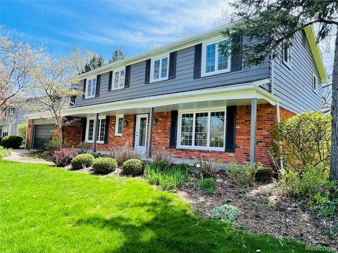 600 SEDGEFIELD Drive Bloomfield Charter Township MI 48304