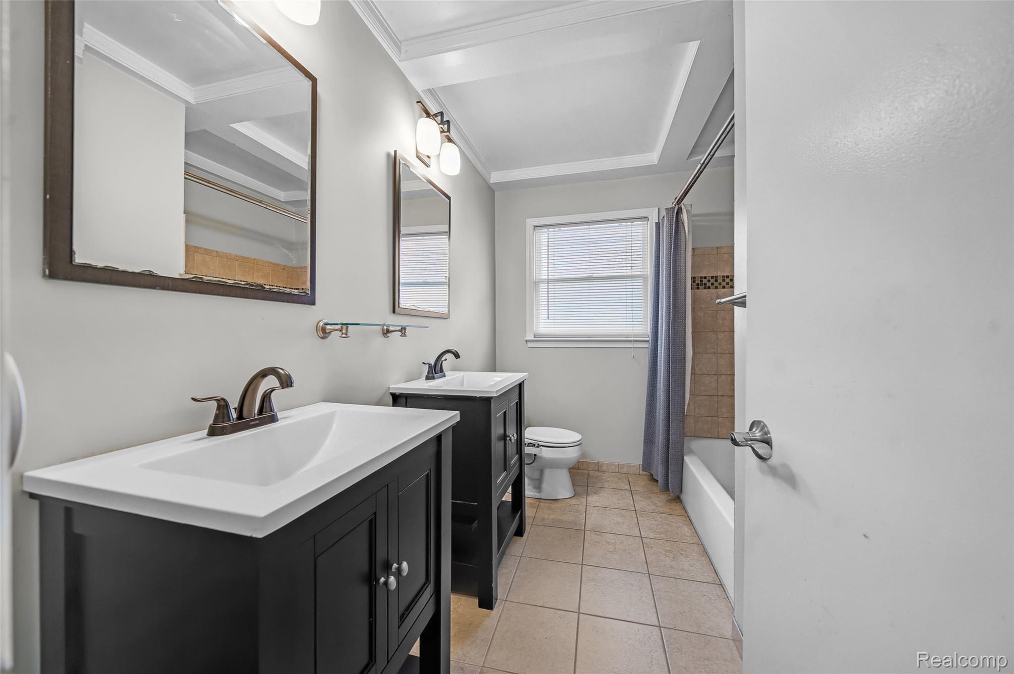 Troy City, Michigan 48084, United States, 4 Bedrooms Bedrooms, ,2 BathroomsBathrooms,Residential,Pending,141957