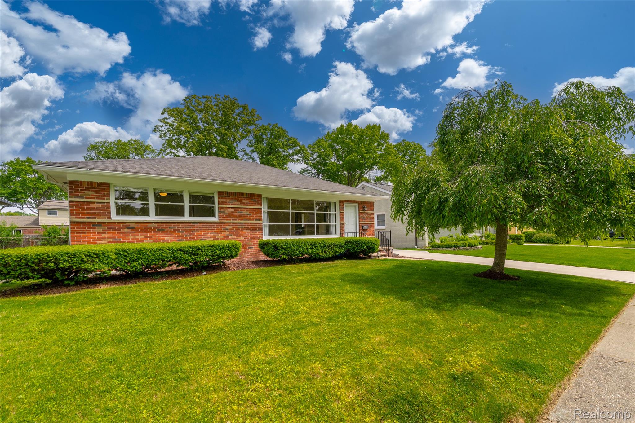 Troy City, Michigan 48084, United States, 4 Bedrooms Bedrooms, ,2 BathroomsBathrooms,Residential,Pending,141957