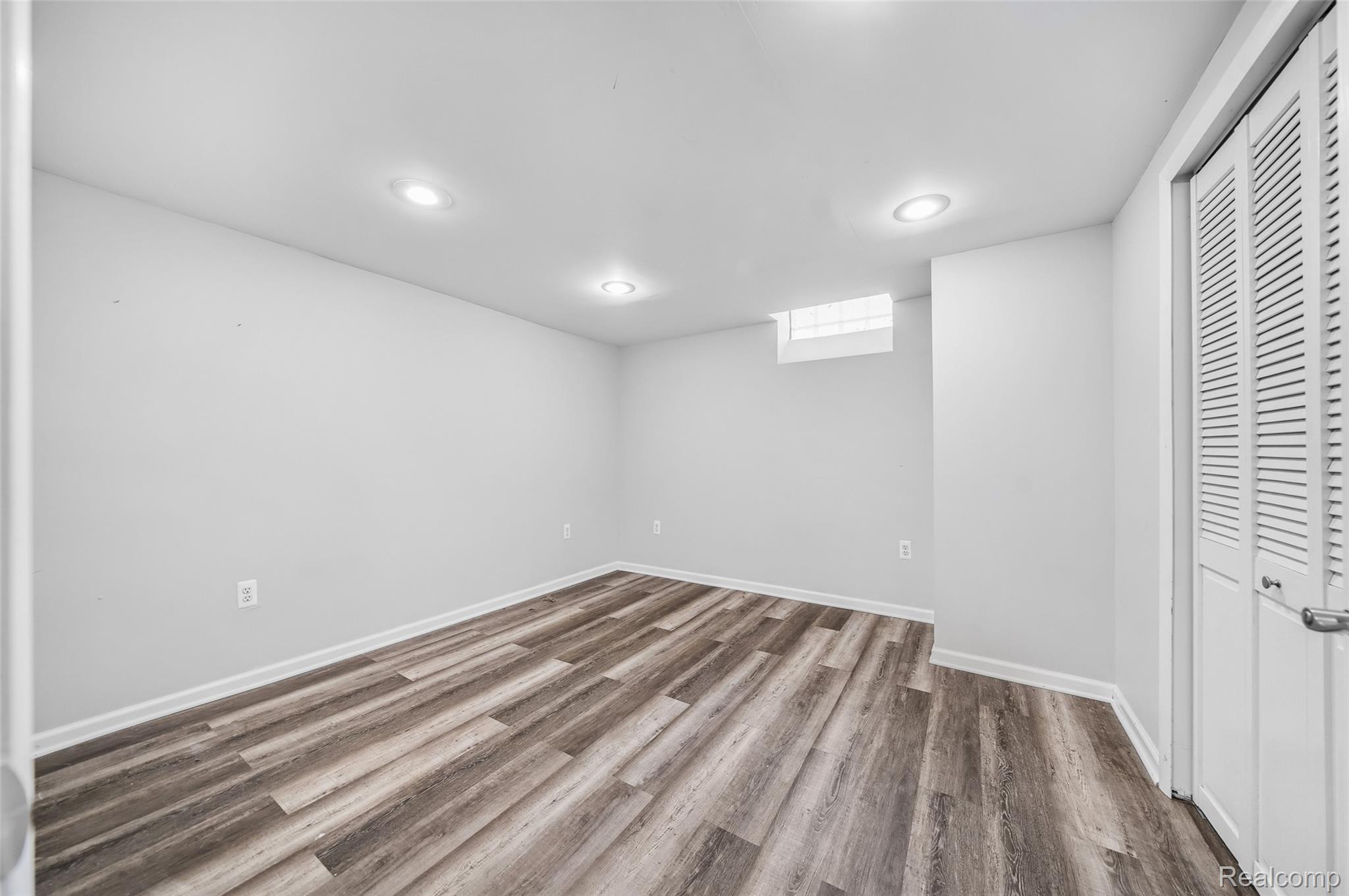 Troy City, Michigan 48084, United States, 4 Bedrooms Bedrooms, ,2 BathroomsBathrooms,Residential,Pending,141957