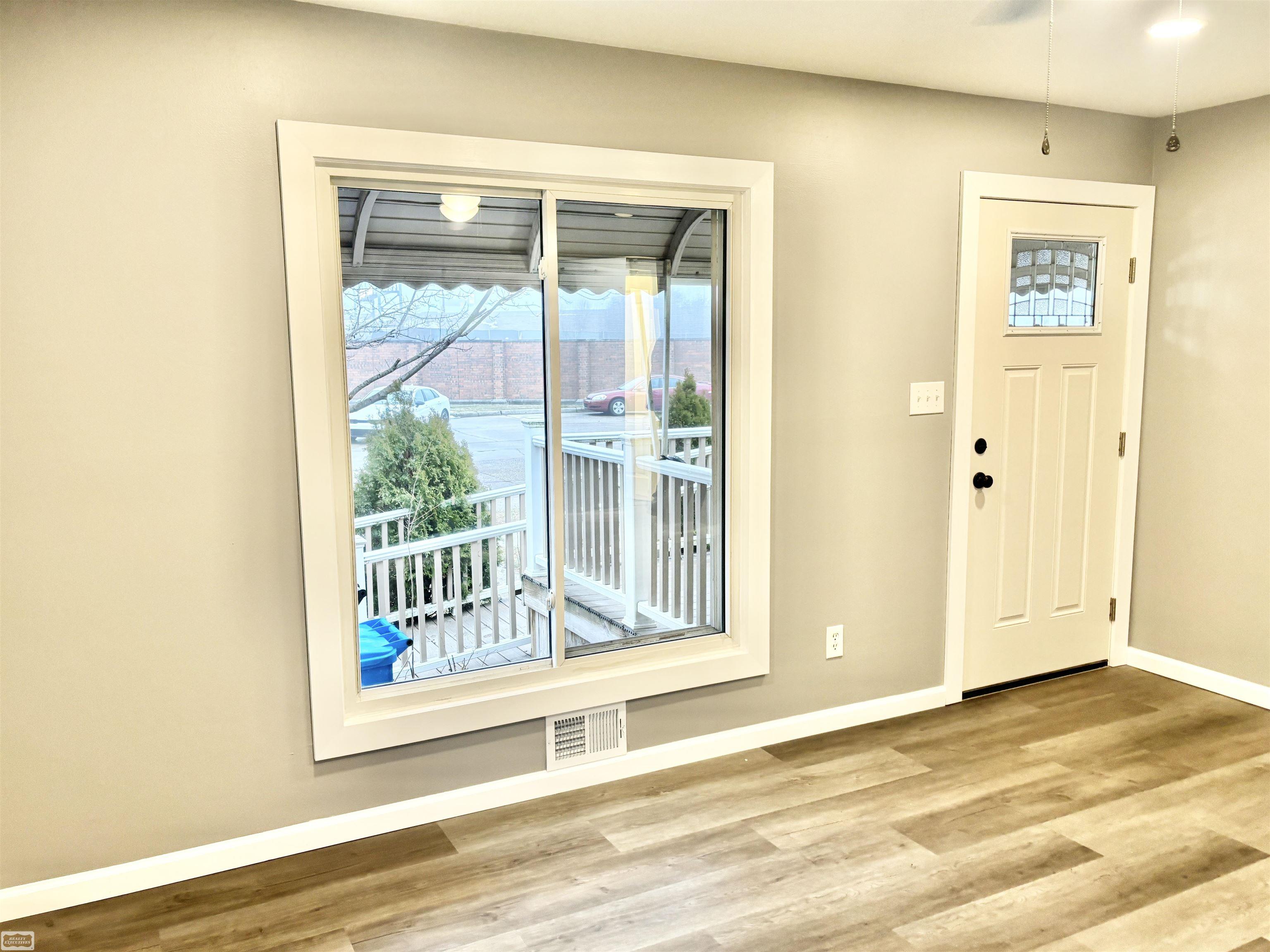 376 W Rowland Avenue