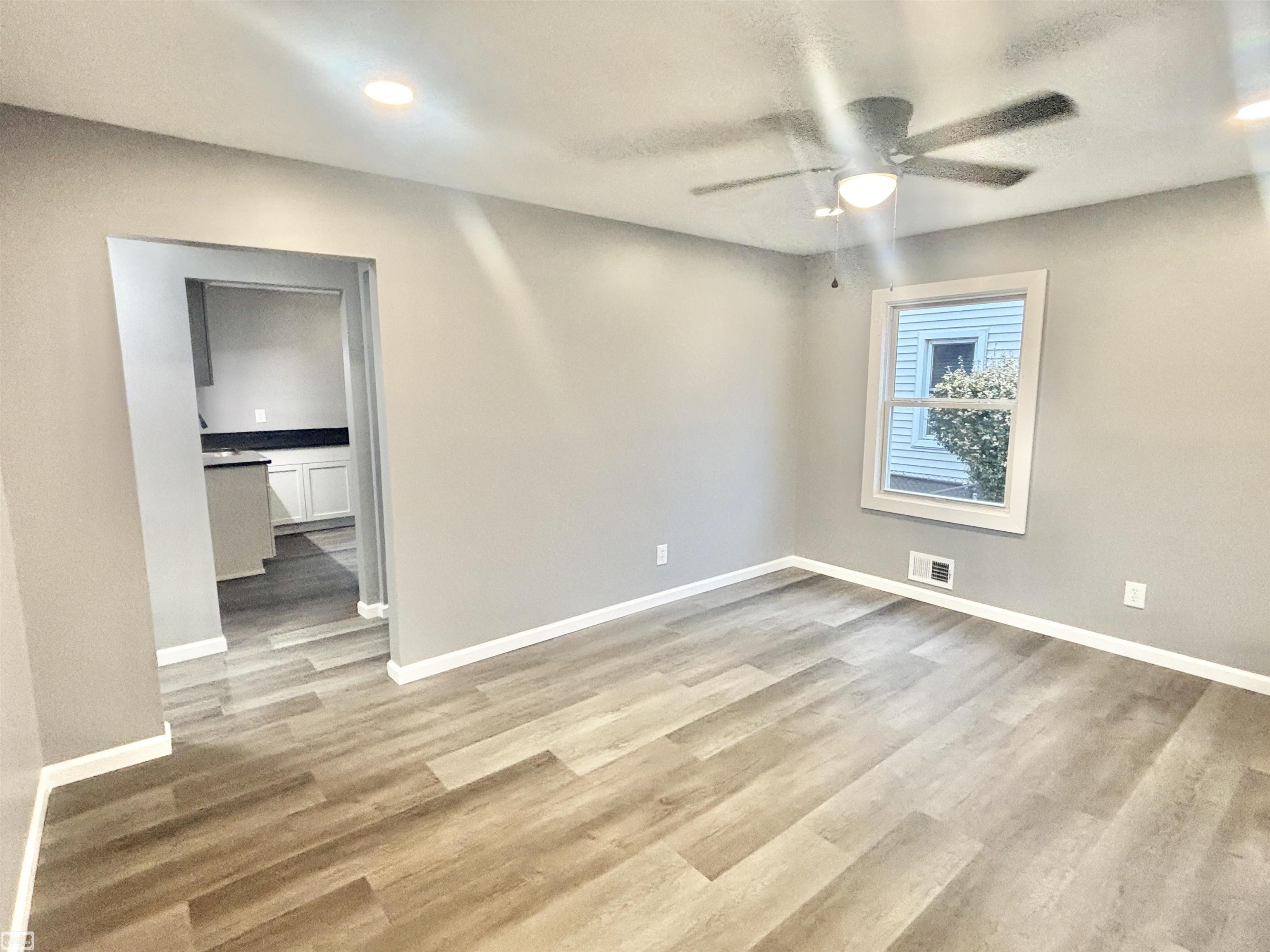 376 W Rowland Avenue