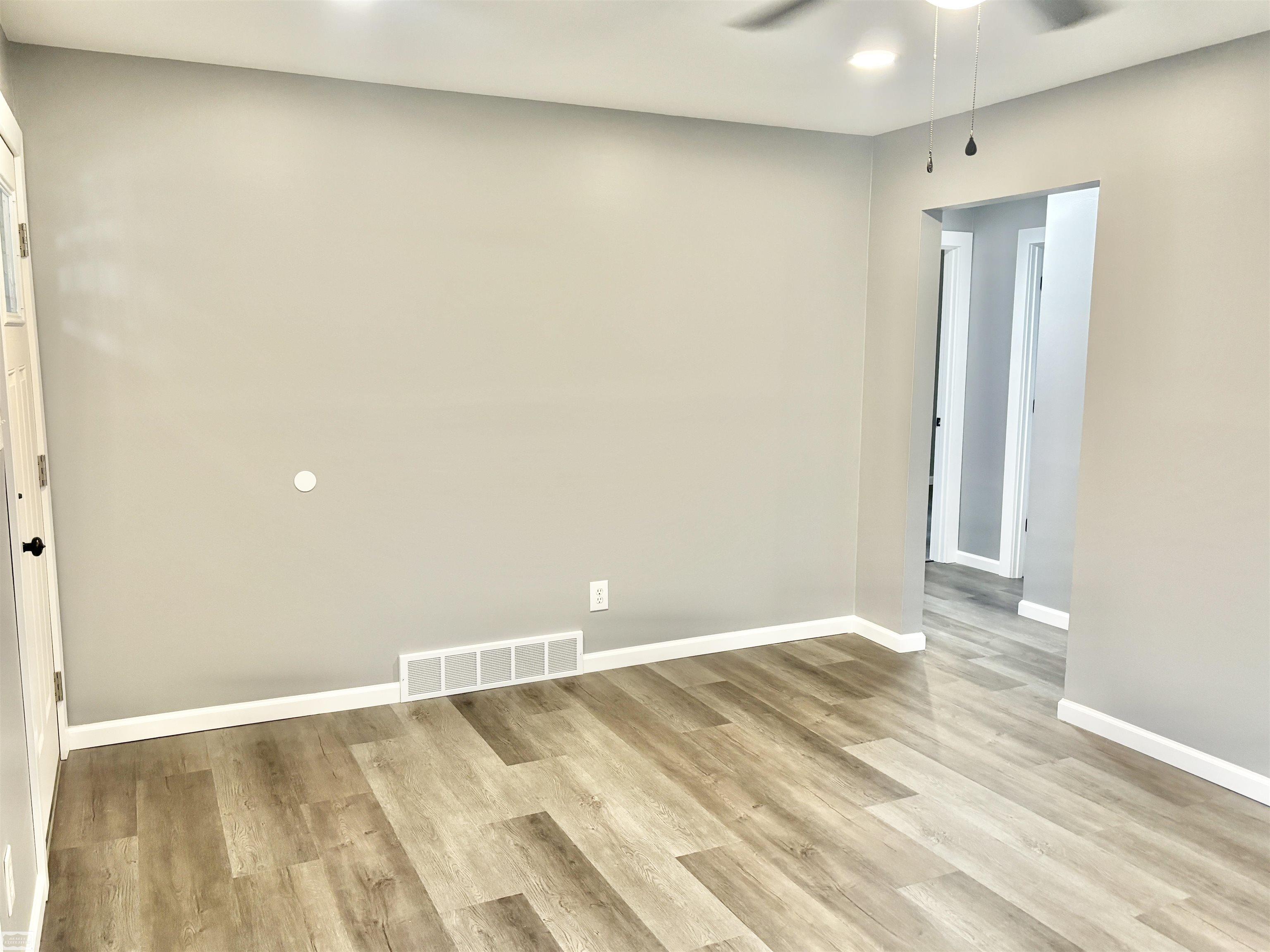 376 W Rowland Avenue