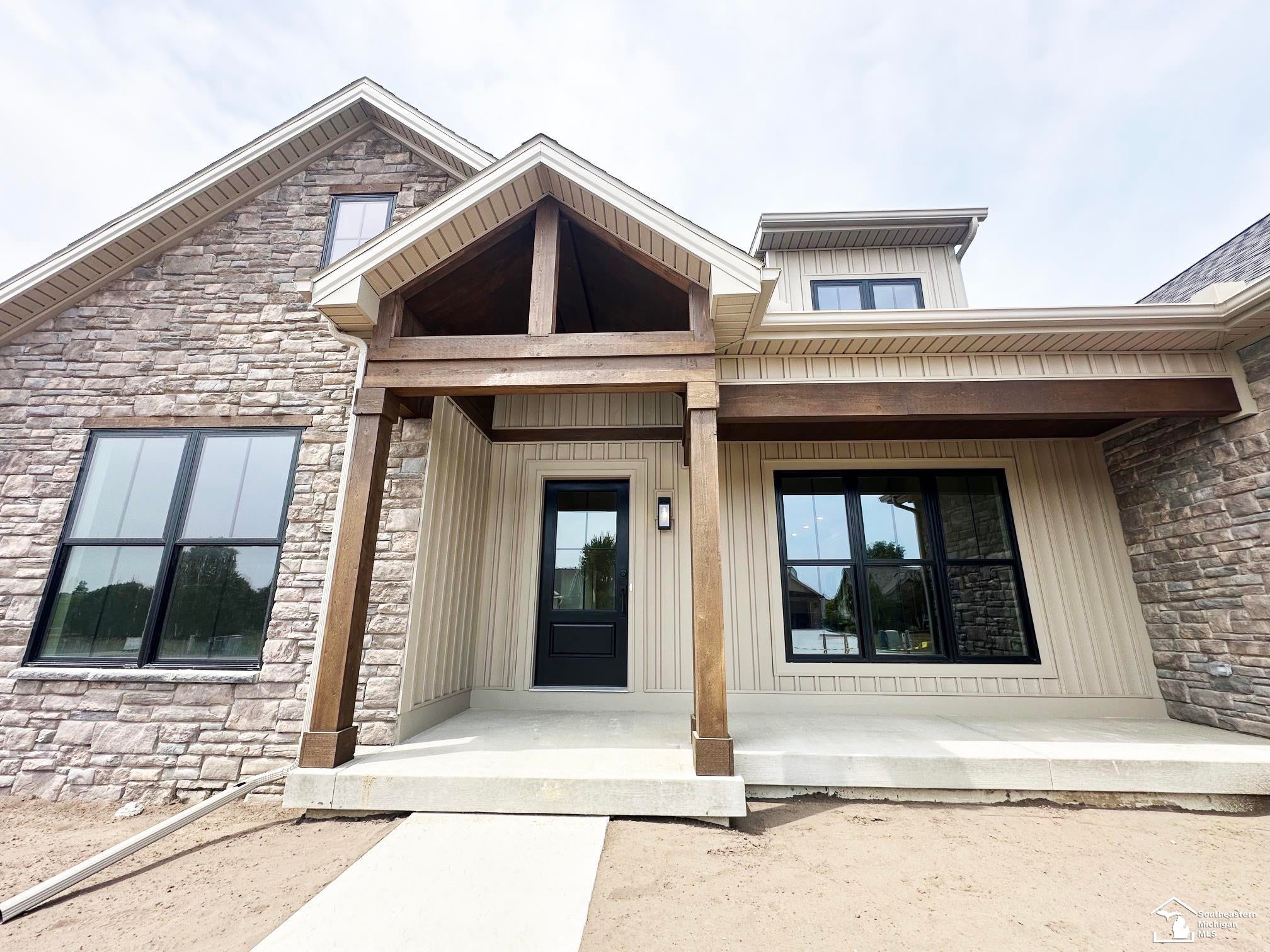 798 E Sweet Briar Lane