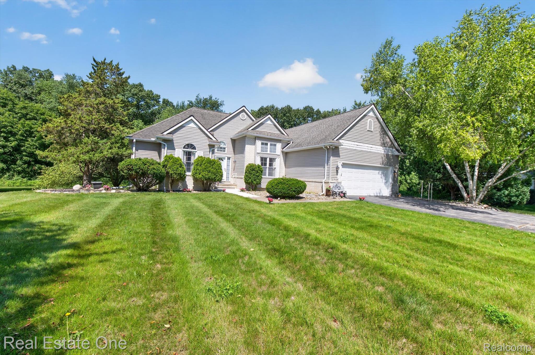 5128 Queensway
