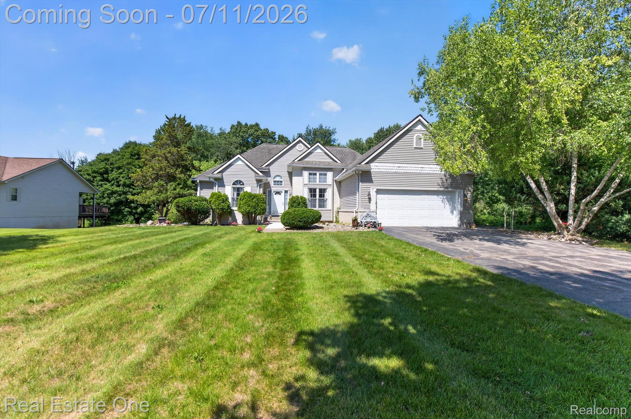 5128 Queensway