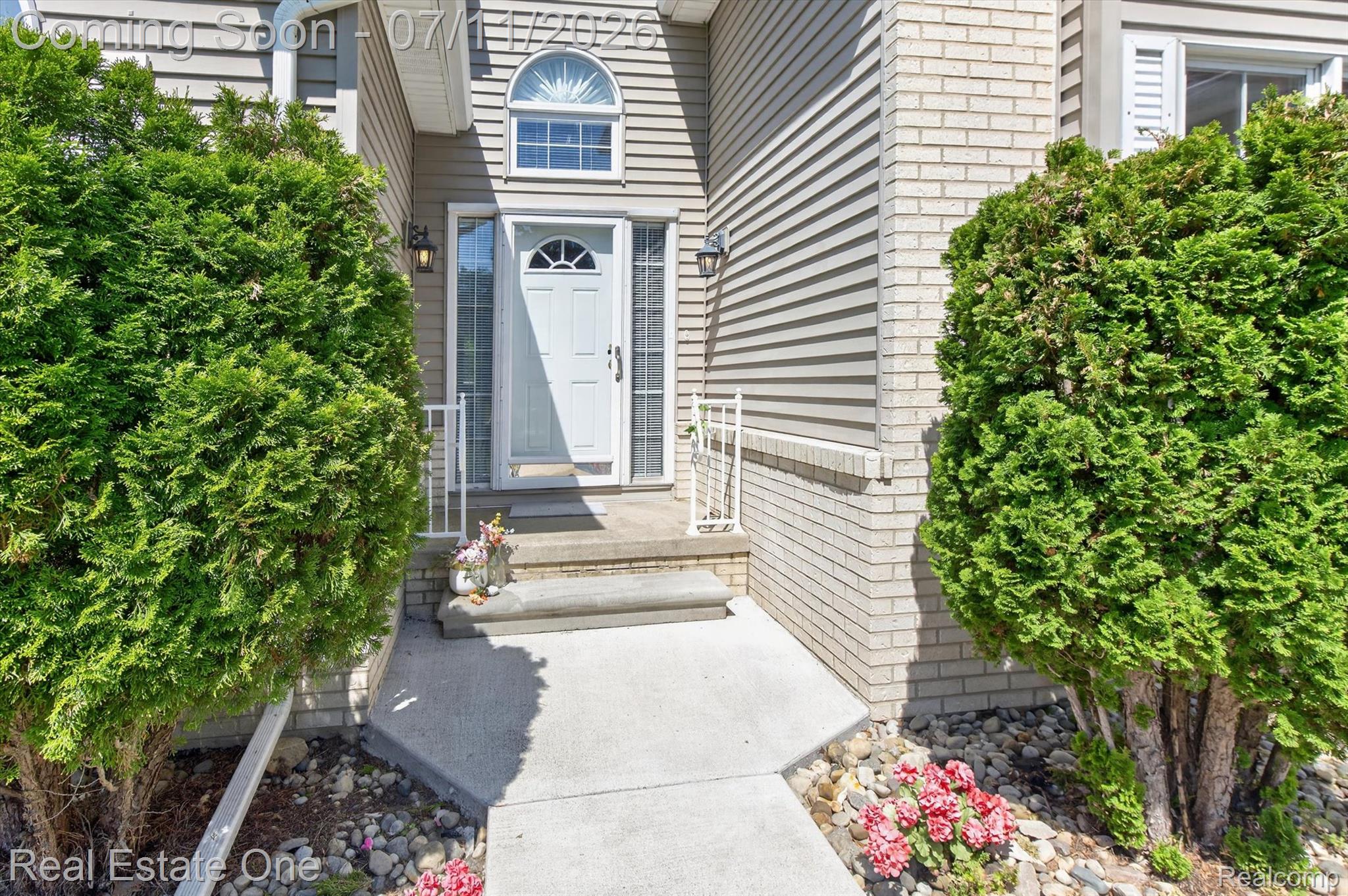 5128 Queensway