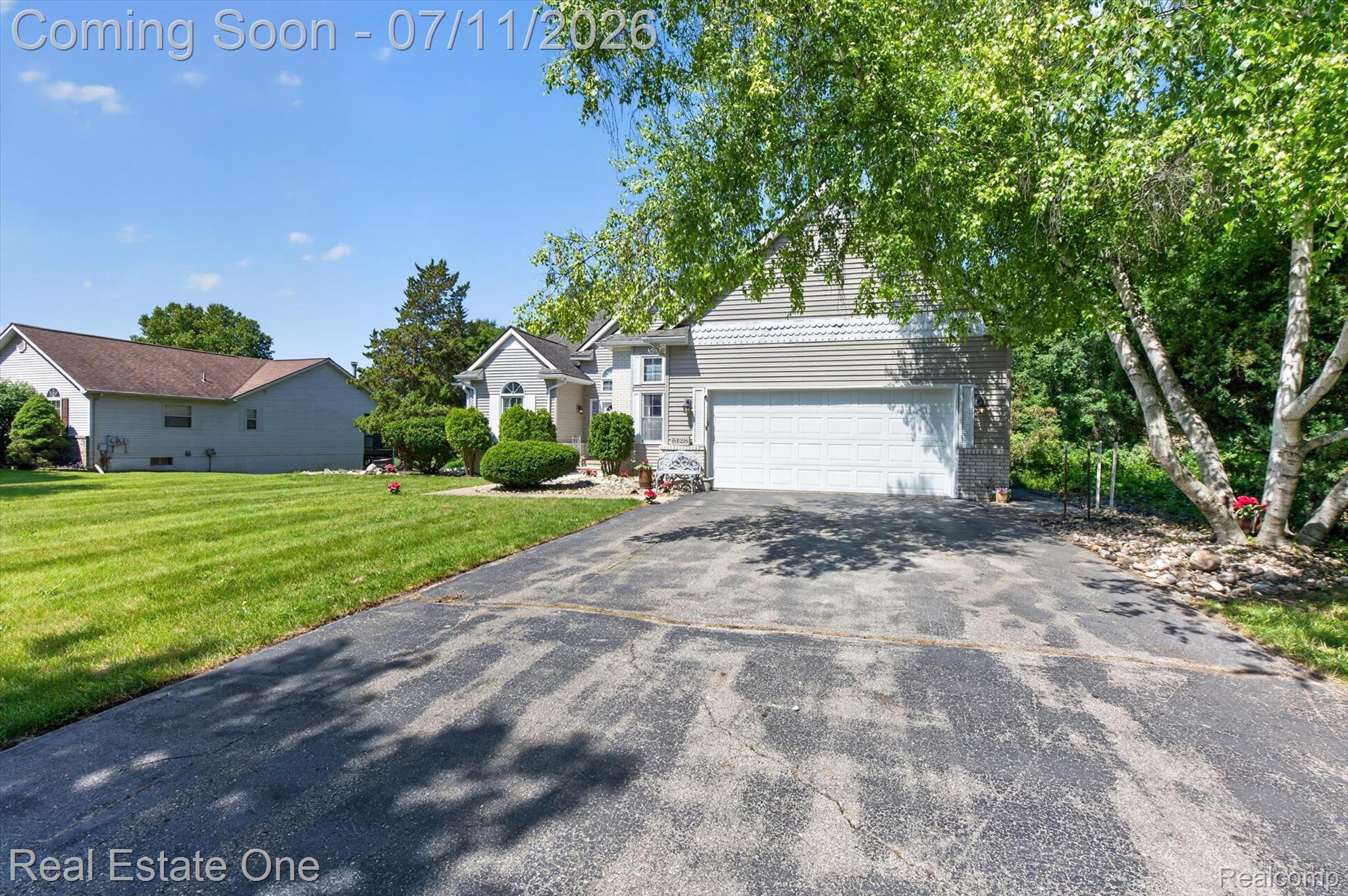 5128 Queensway