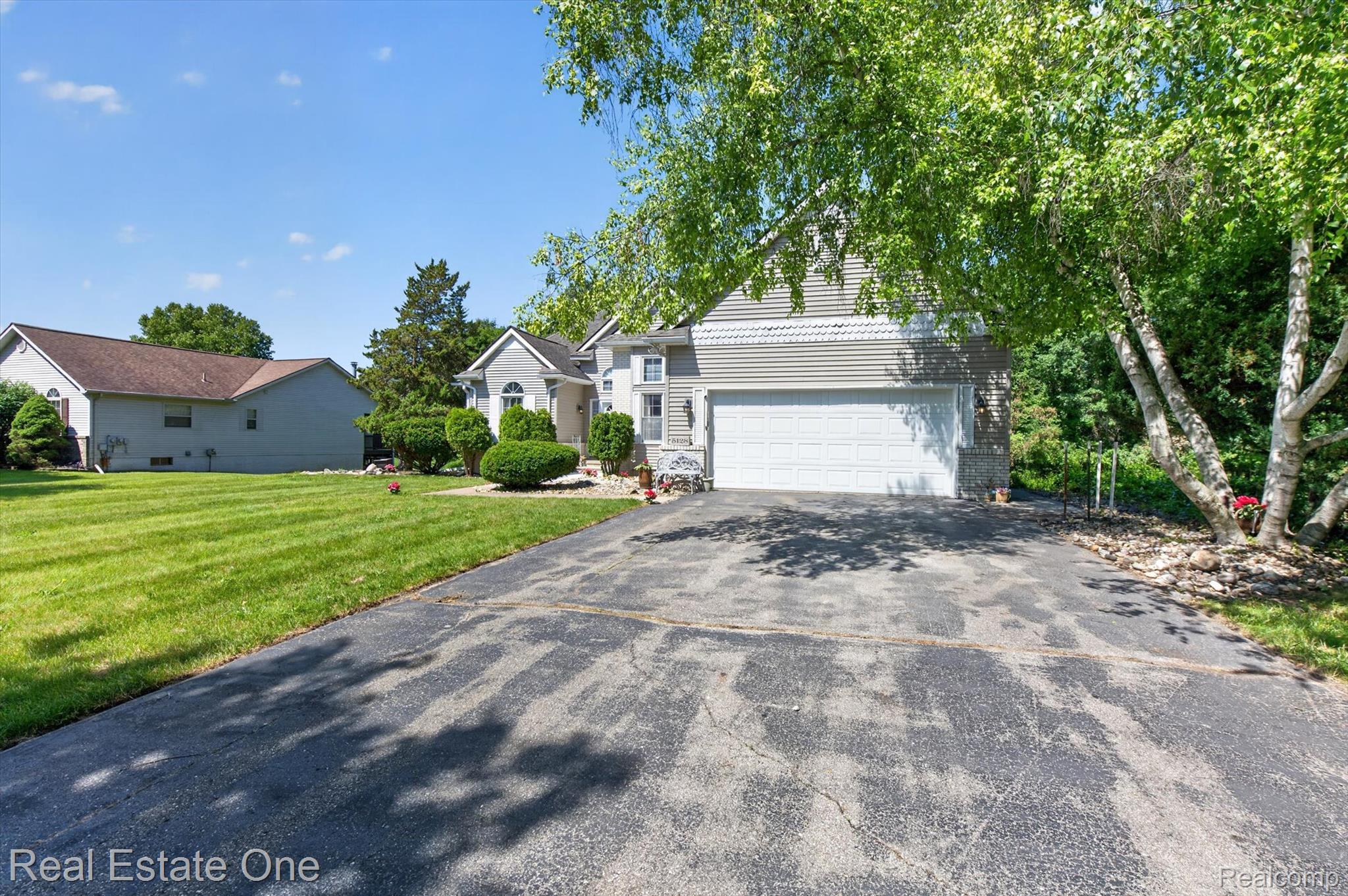 5128 Queensway