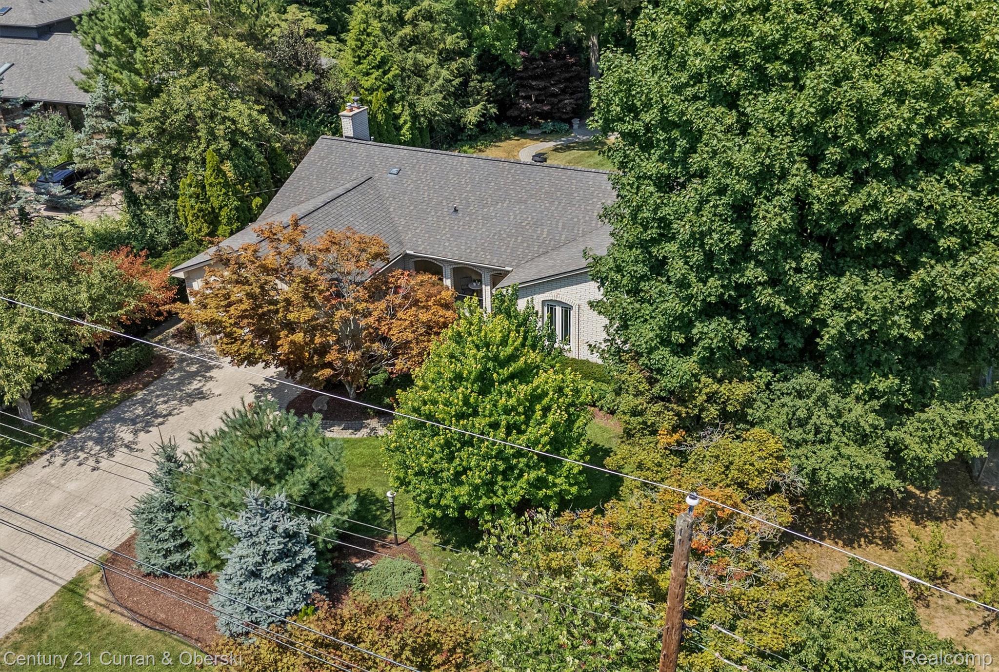 15389 Lakeside Street