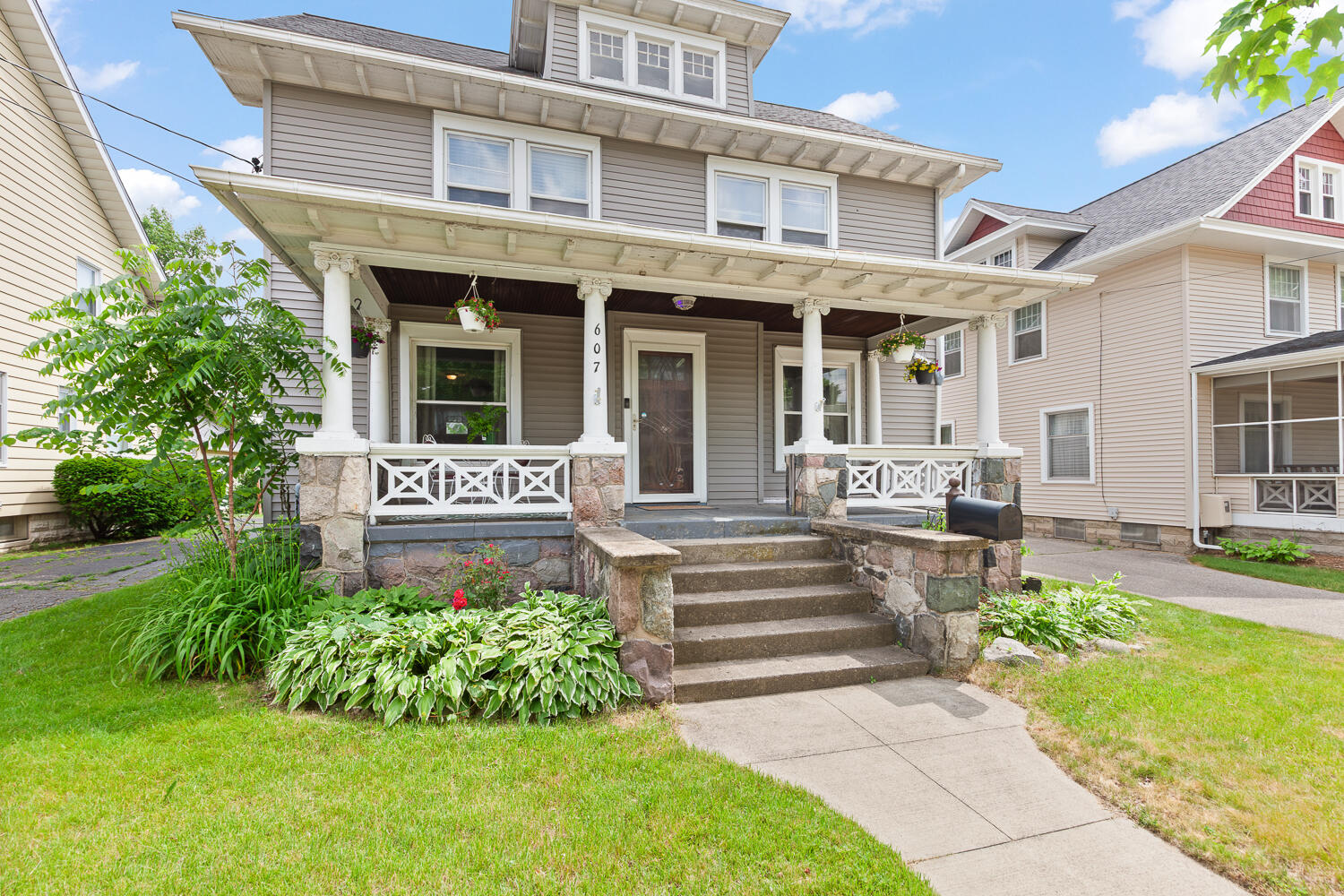 607 Harwood Street