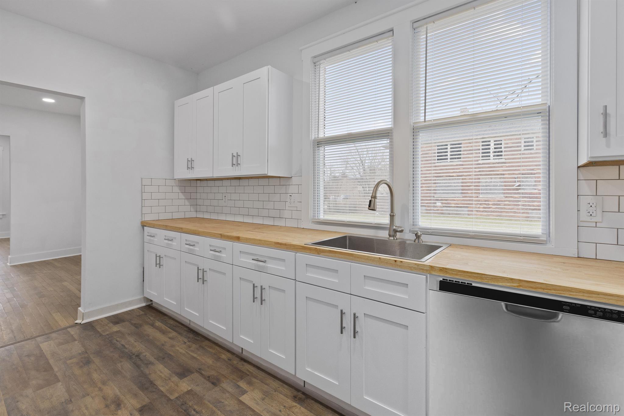 Detroit City, Michigan 48206, United States, 2 Bedrooms Bedrooms, ,1 BathroomBathrooms,Residential,Active,233923