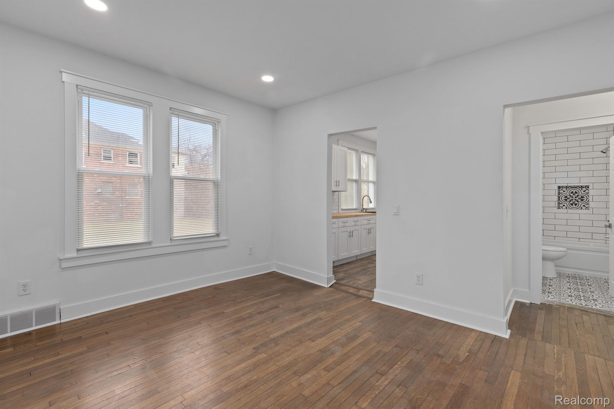 Detroit City, Michigan 48206, United States, 2 Bedrooms Bedrooms, ,1 BathroomBathrooms,Residential,Active,233923