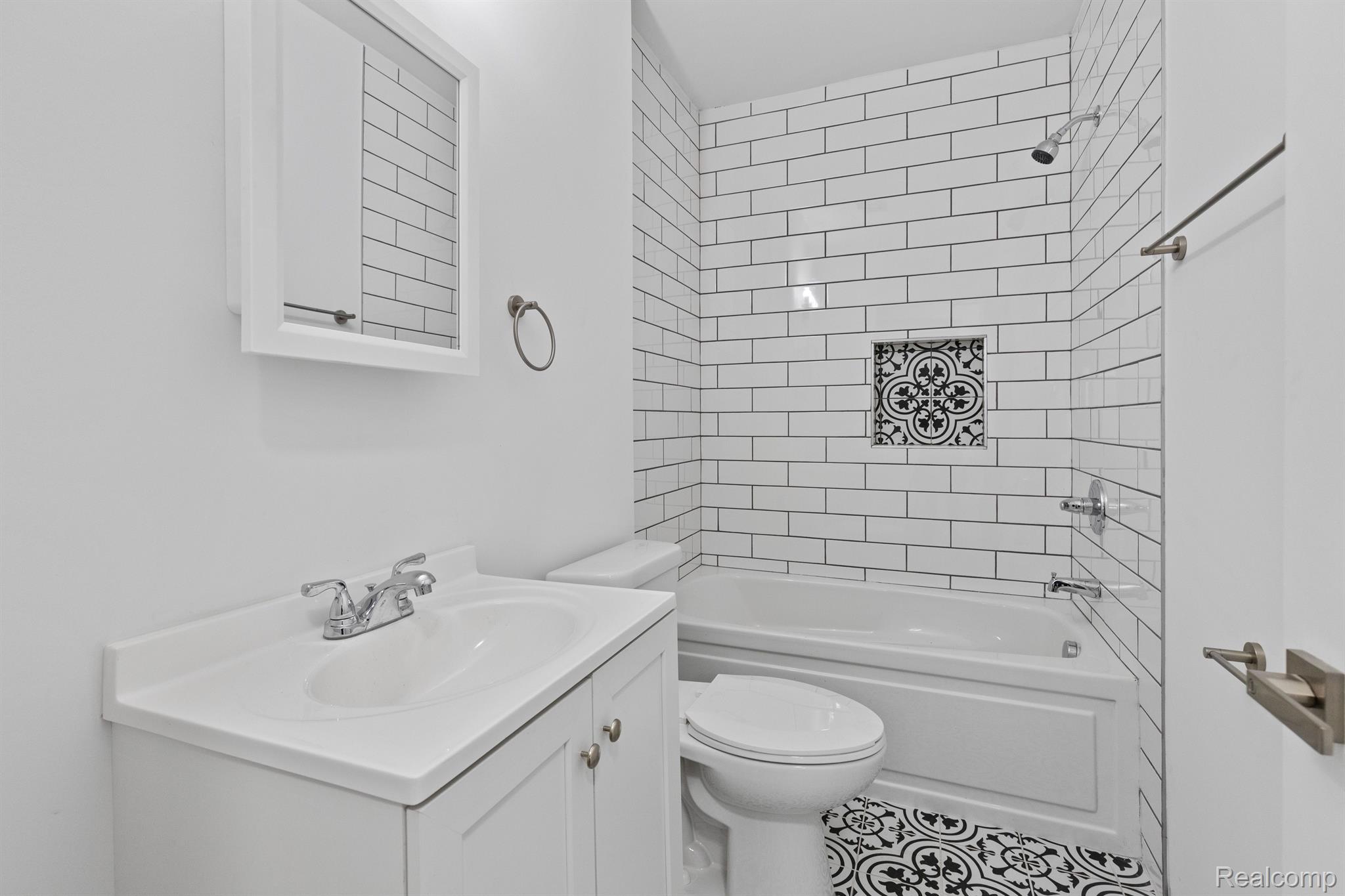 Detroit City, Michigan 48206, United States, 2 Bedrooms Bedrooms, ,1 BathroomBathrooms,Residential,Active,233923