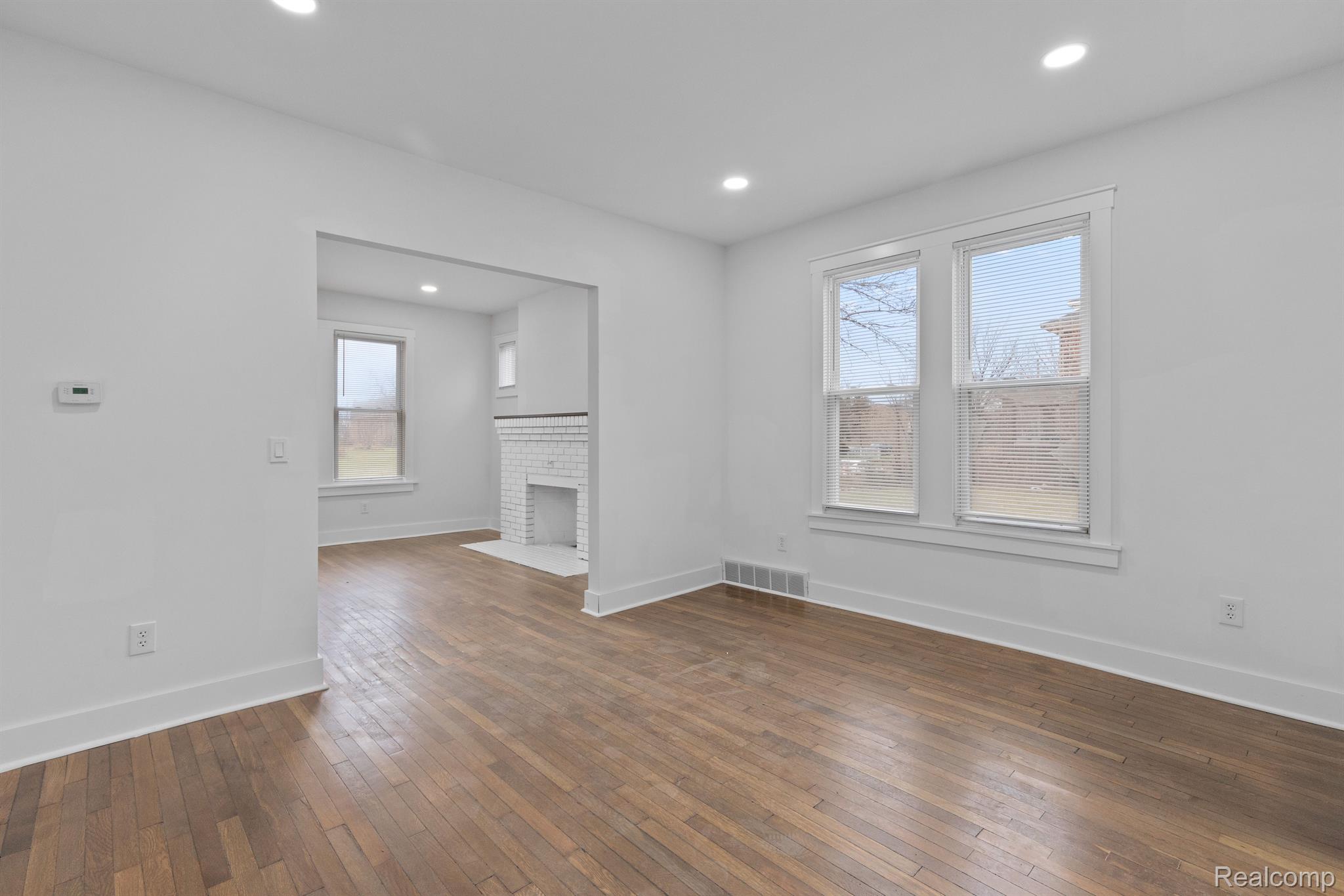 Detroit City, Michigan 48206, United States, 2 Bedrooms Bedrooms, ,1 BathroomBathrooms,Residential,Active,233923