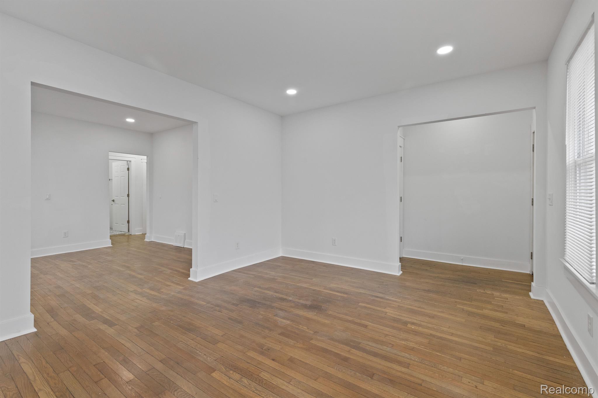 Detroit City, Michigan 48206, United States, 2 Bedrooms Bedrooms, ,1 BathroomBathrooms,Residential,Active,233923