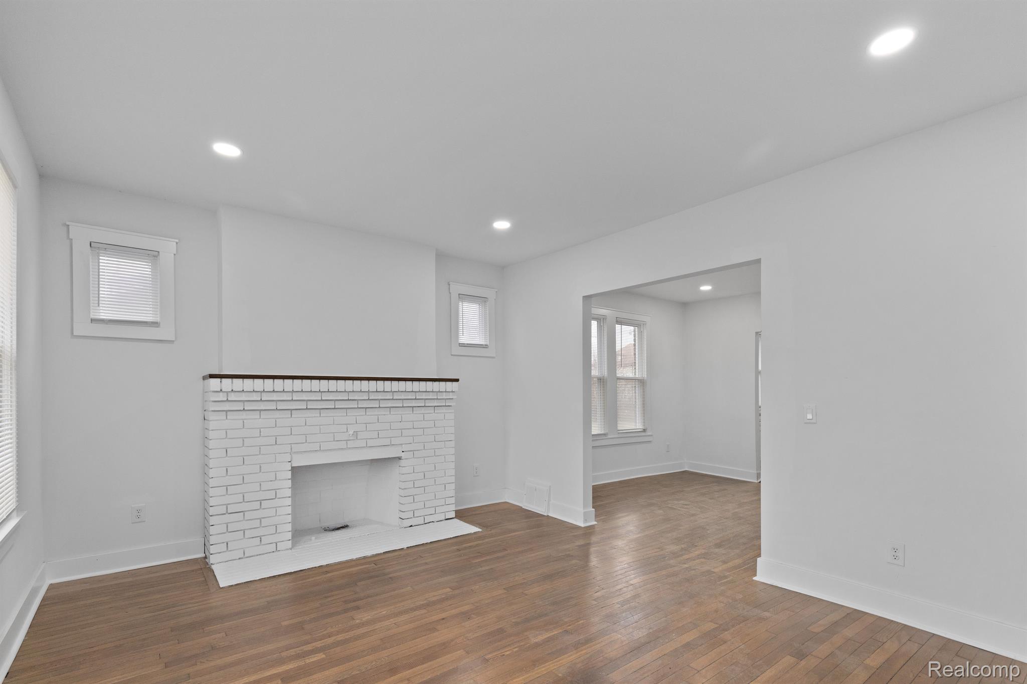 Detroit City, Michigan 48206, United States, 2 Bedrooms Bedrooms, ,1 BathroomBathrooms,Residential,Active,233923