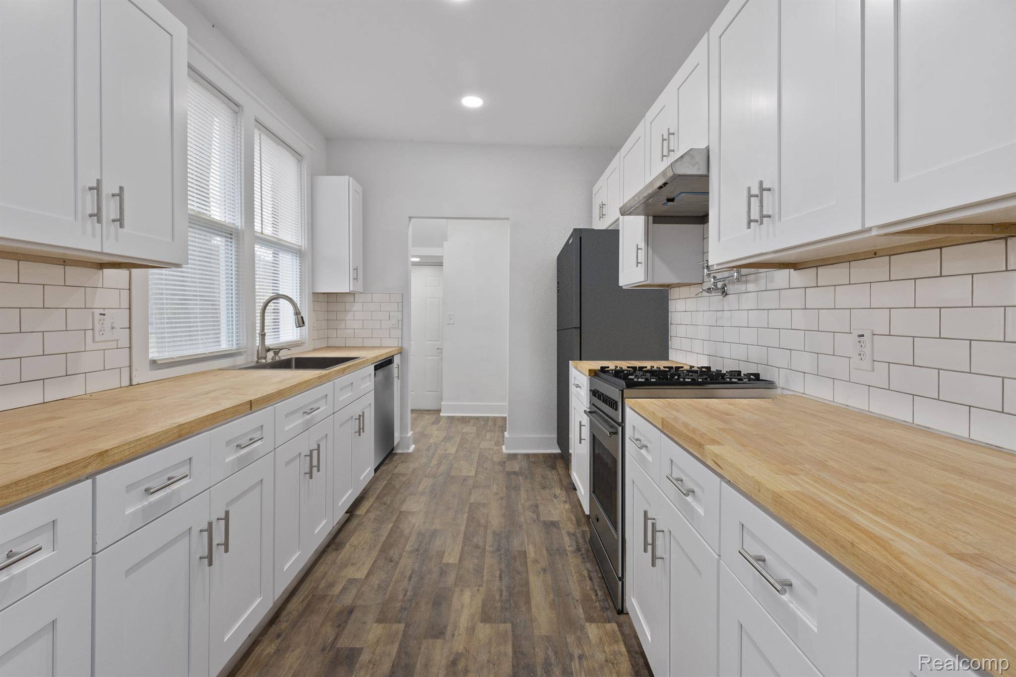 Detroit City, Michigan 48206, United States, 2 Bedrooms Bedrooms, ,1 BathroomBathrooms,Residential,Active,233923