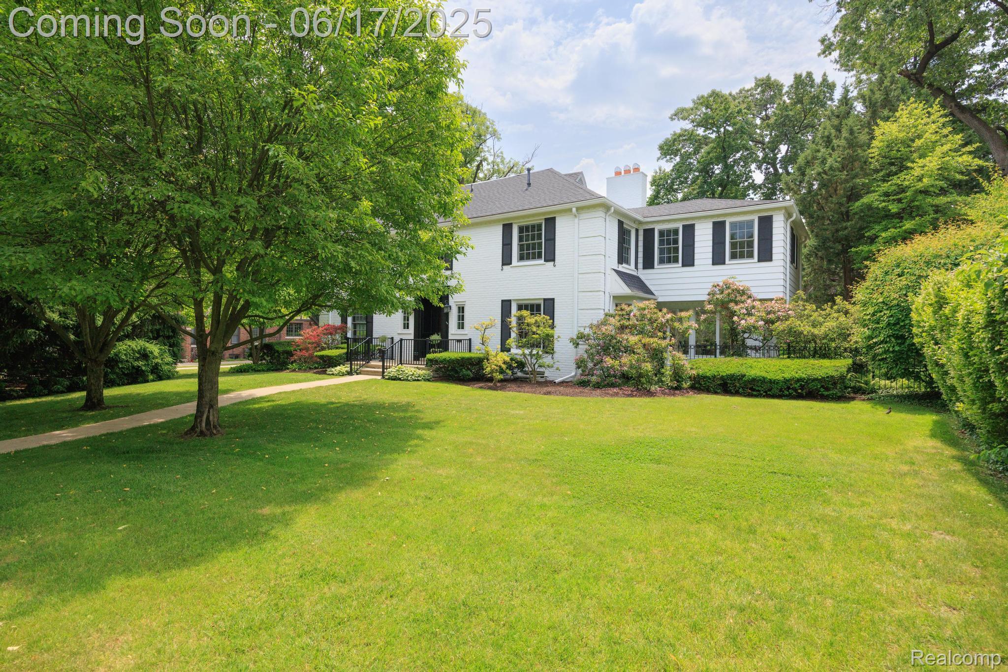 33 Oxford Boulevard