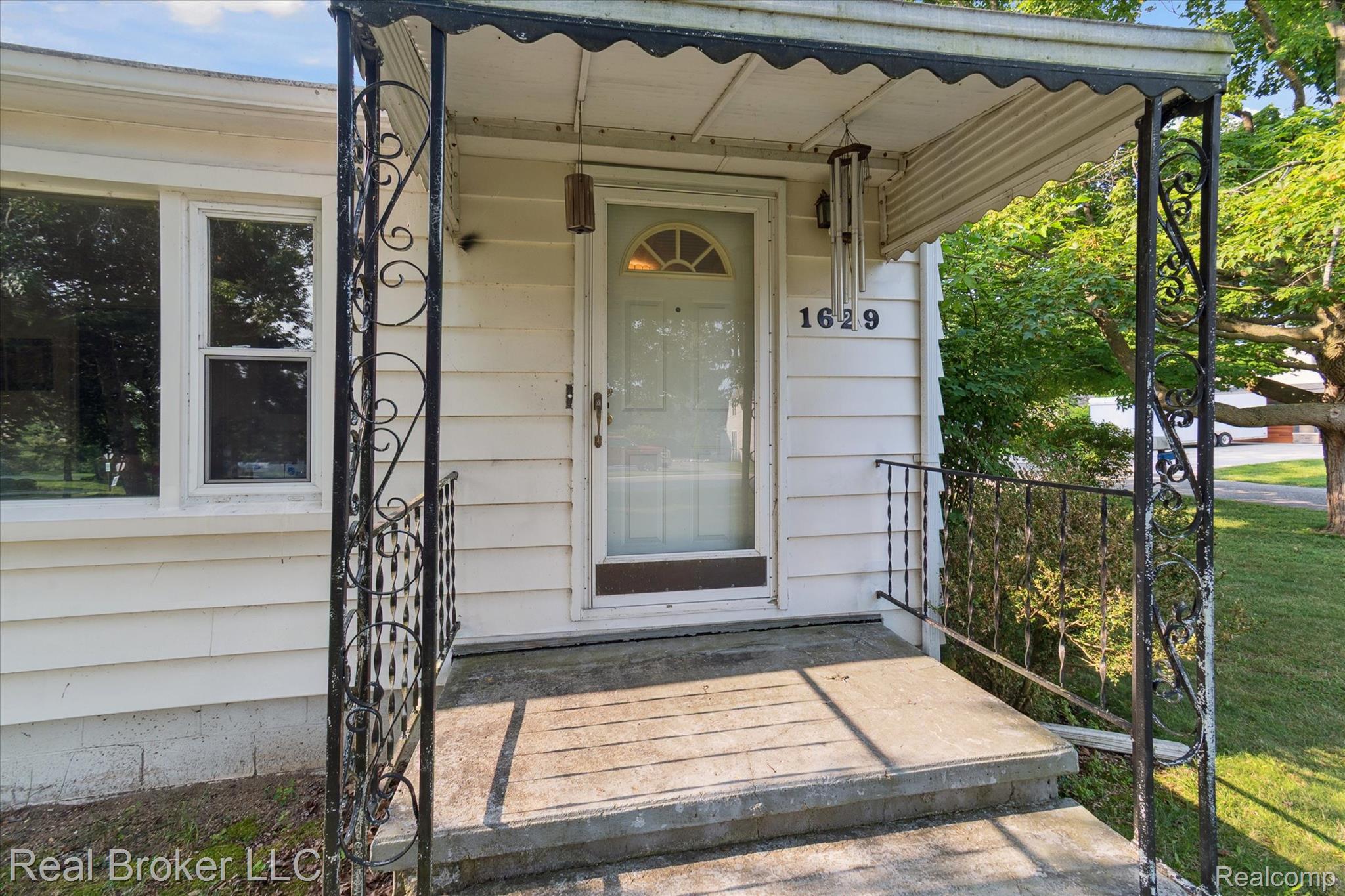 1629 W Oakley Park Road