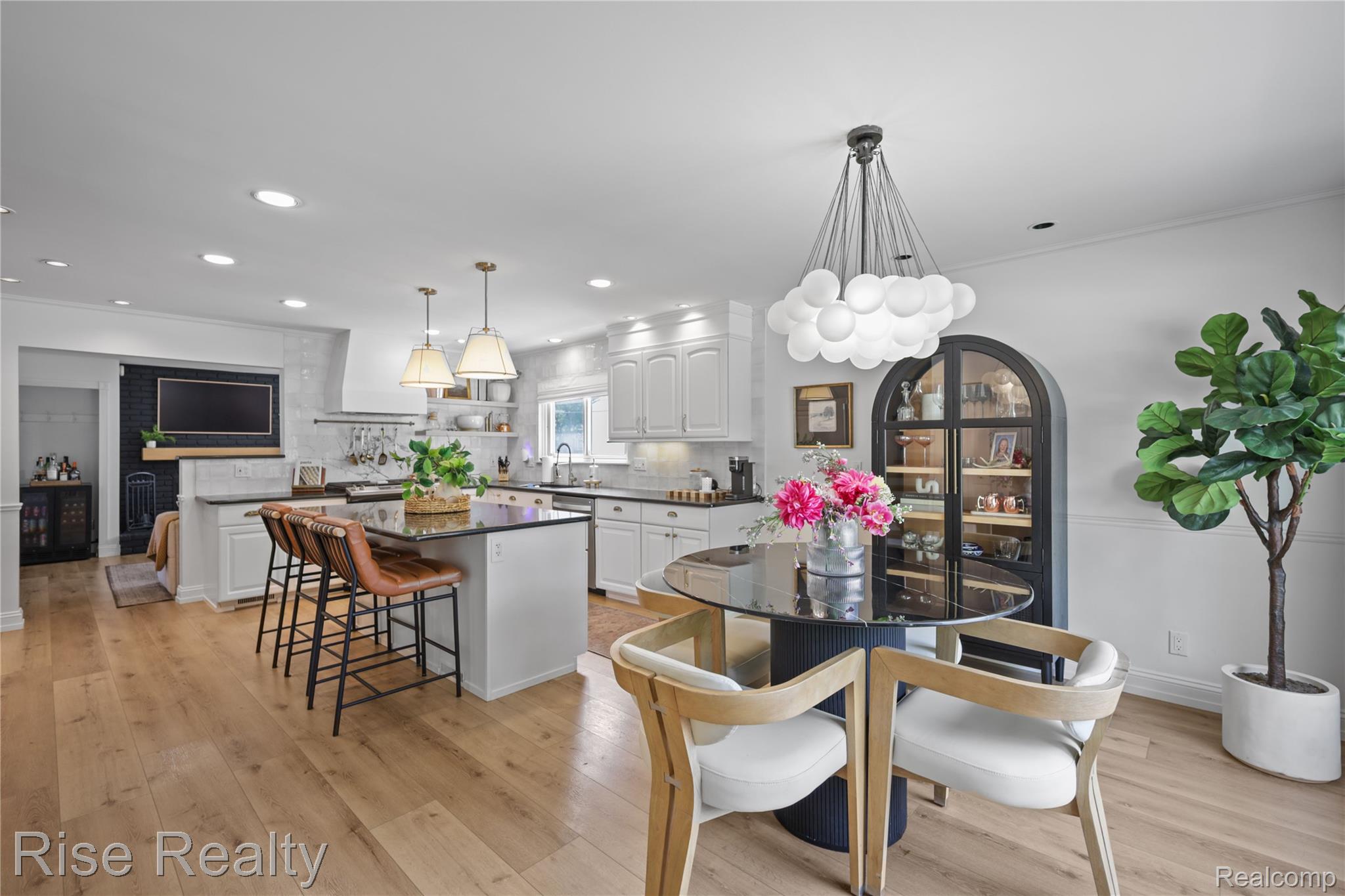 1329 W Elmwood Avenue