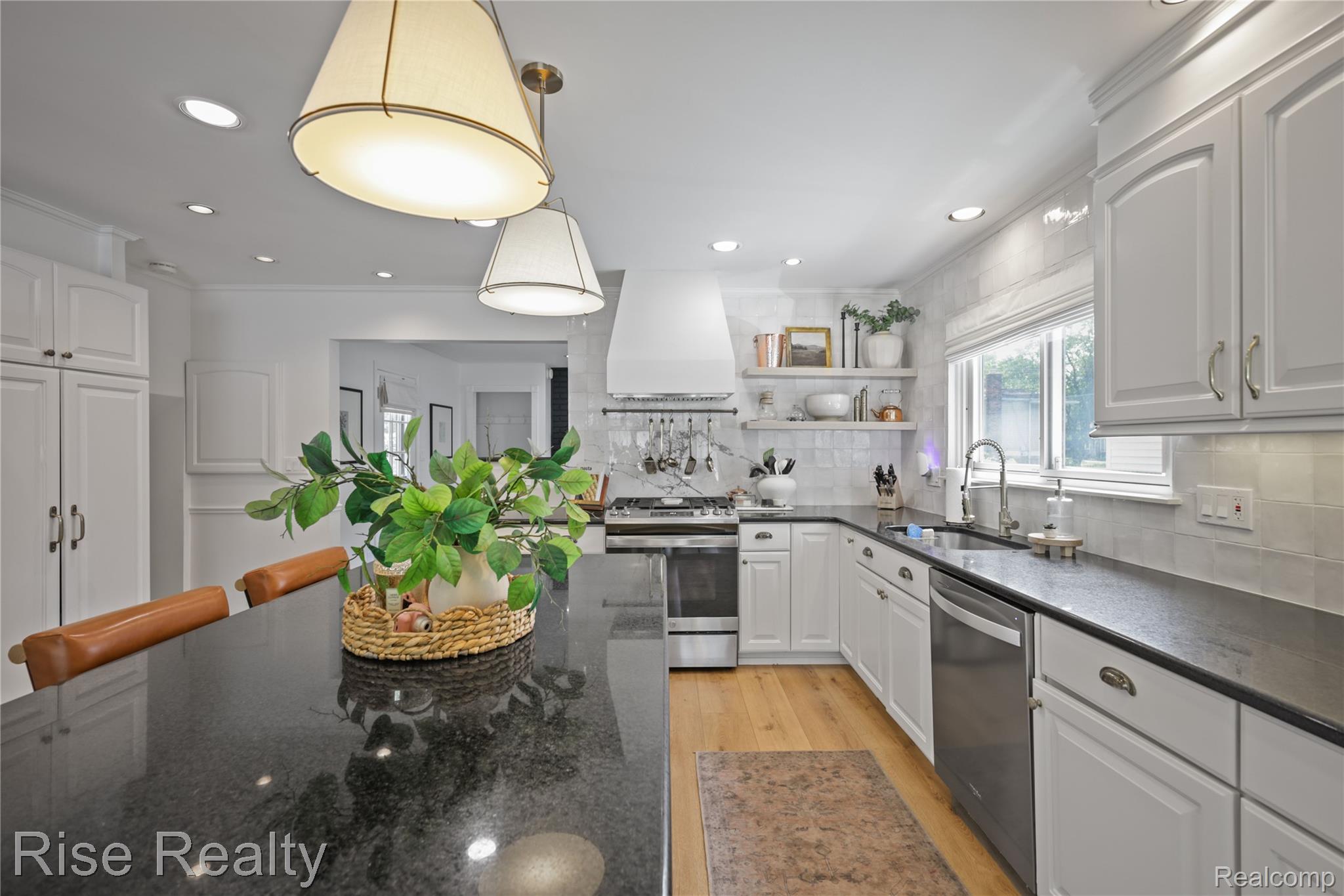 1329 W Elmwood Avenue