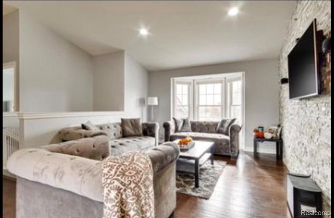 45889 GRAYSTONE Lane