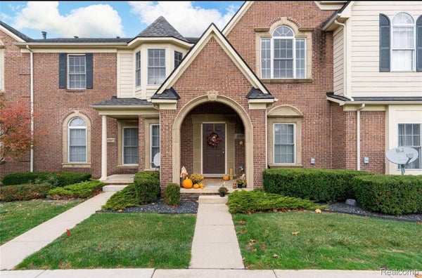 45889 GRAYSTONE LN, CANTON, MI 48187 - Image e0069b12dce0fc2bdbcb8dda1b65b14f/2628451158