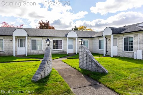 32745 Meadowbrook Lane 119 Warren City MI 48093