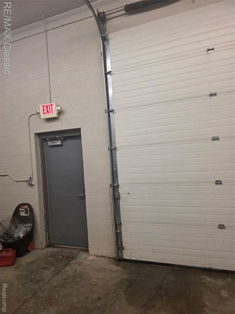 672 N MILFORD RD Road 104 Highland Charter Township MI 48357