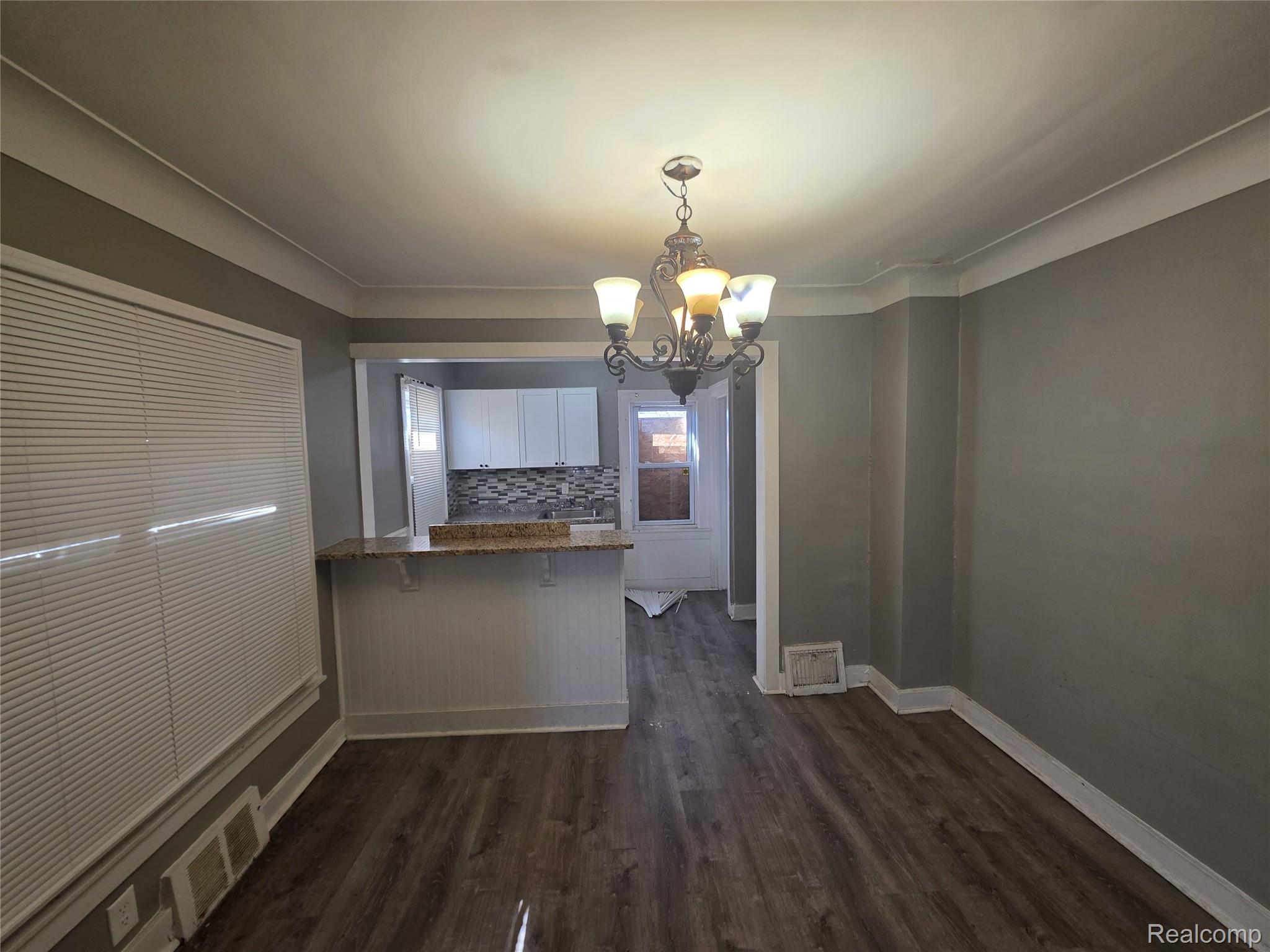 6017 Plainview Avenue