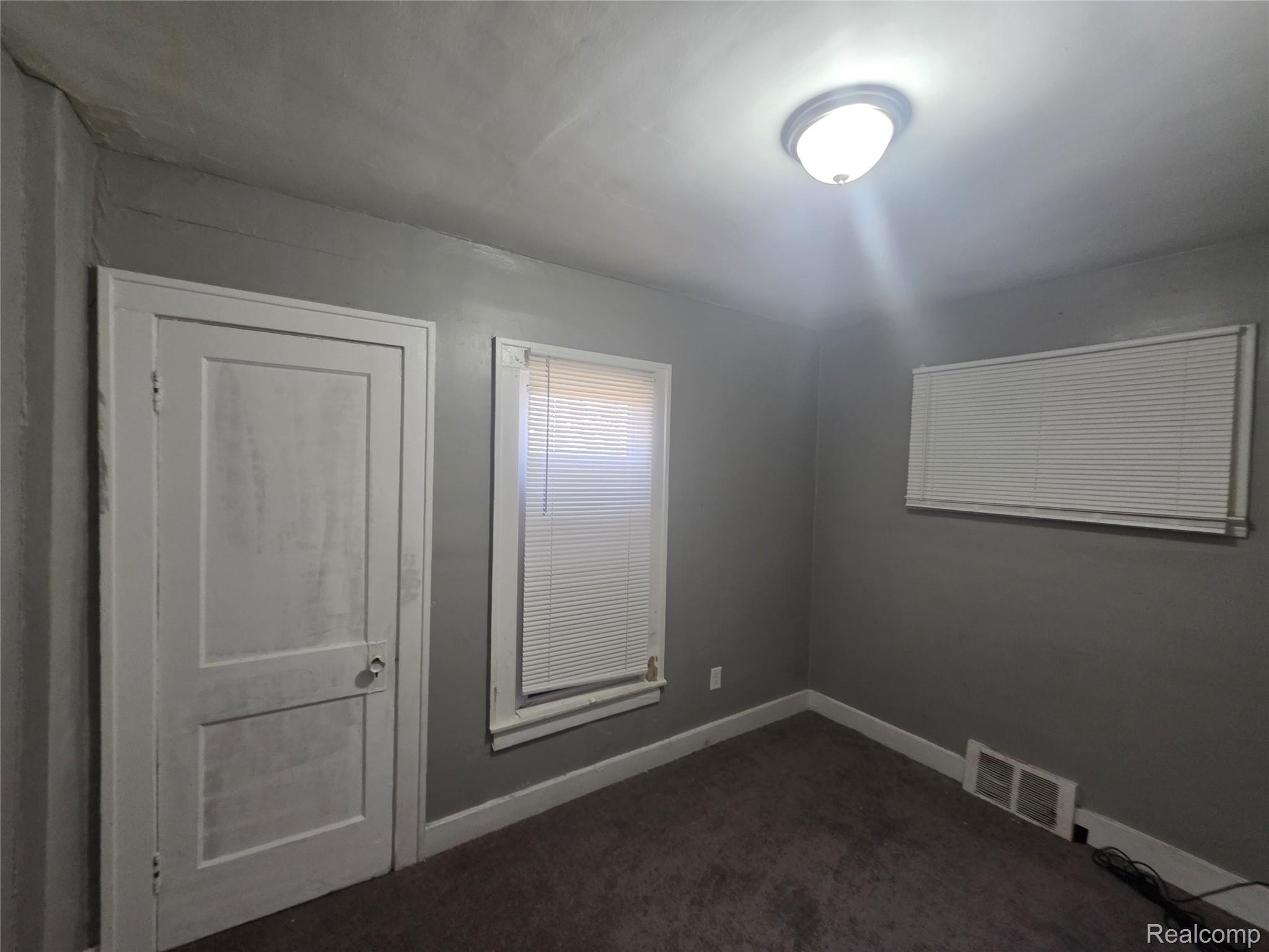 6017 Plainview Avenue