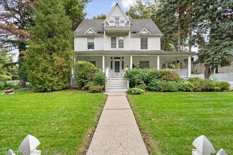 Photo for 572 Saint Clair Avenue