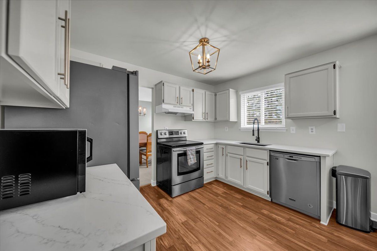 3553 BARBERRY Circle