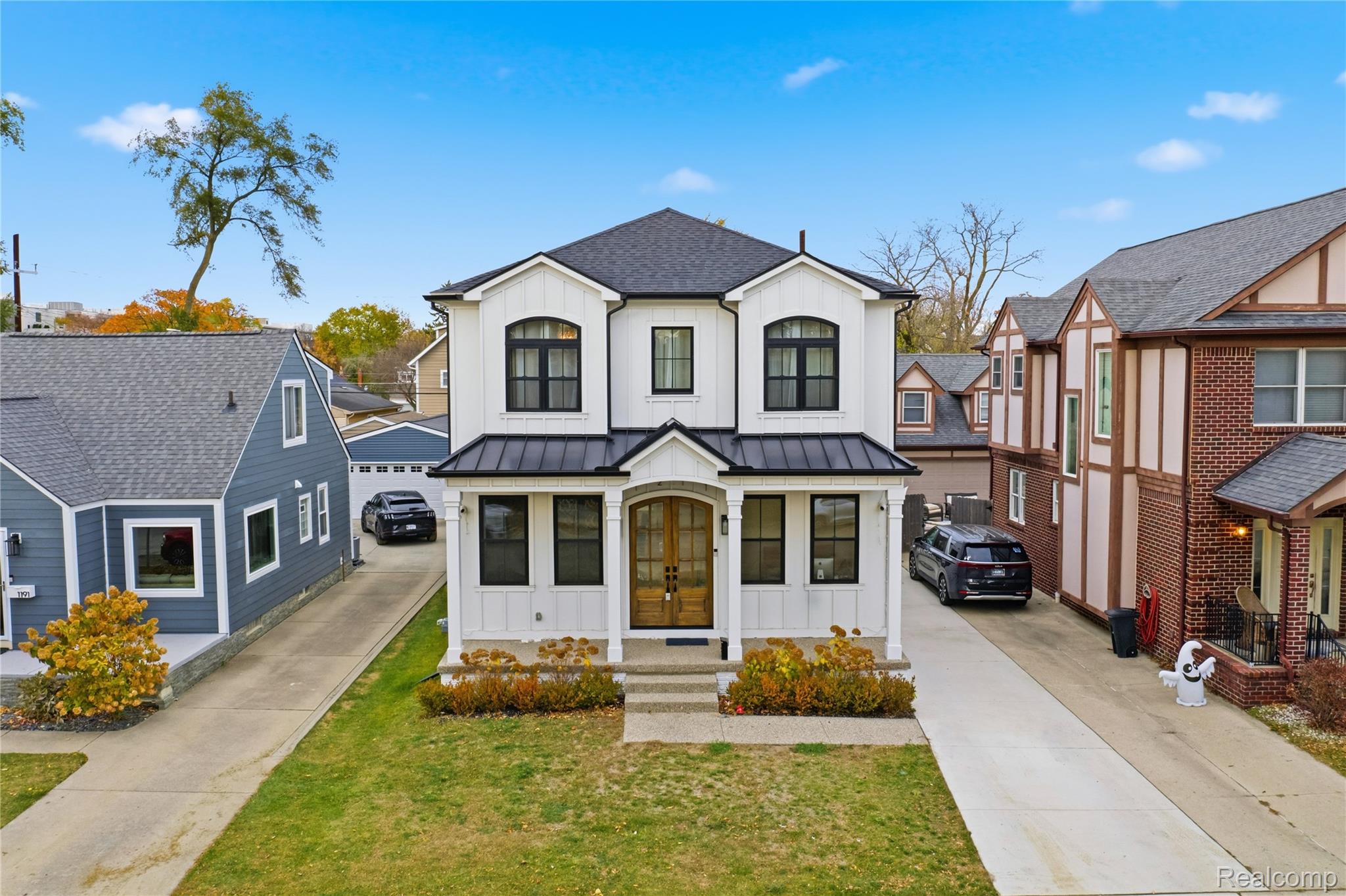 1211 E Lincoln Street