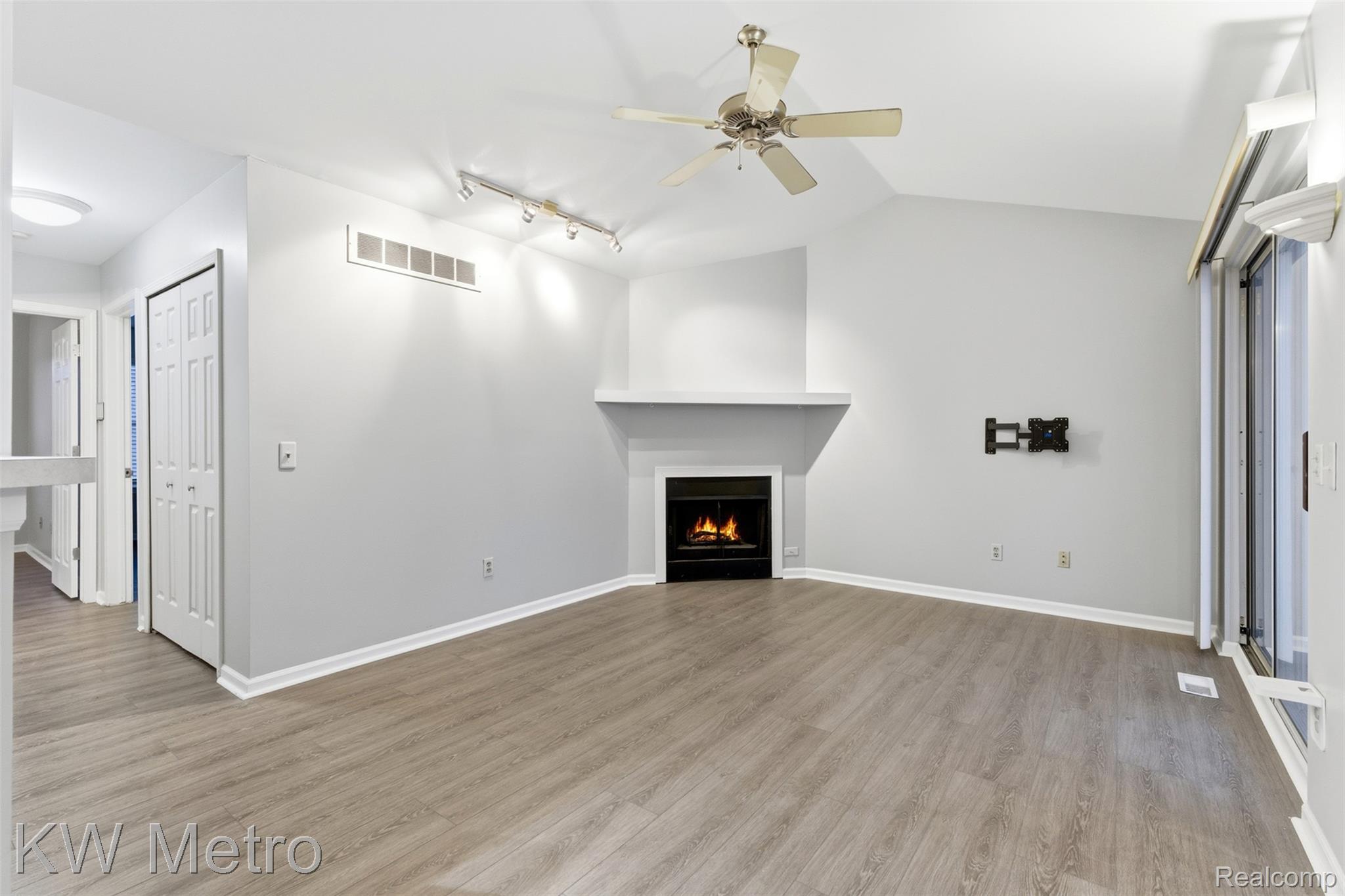 1563 N Bywood Avenue