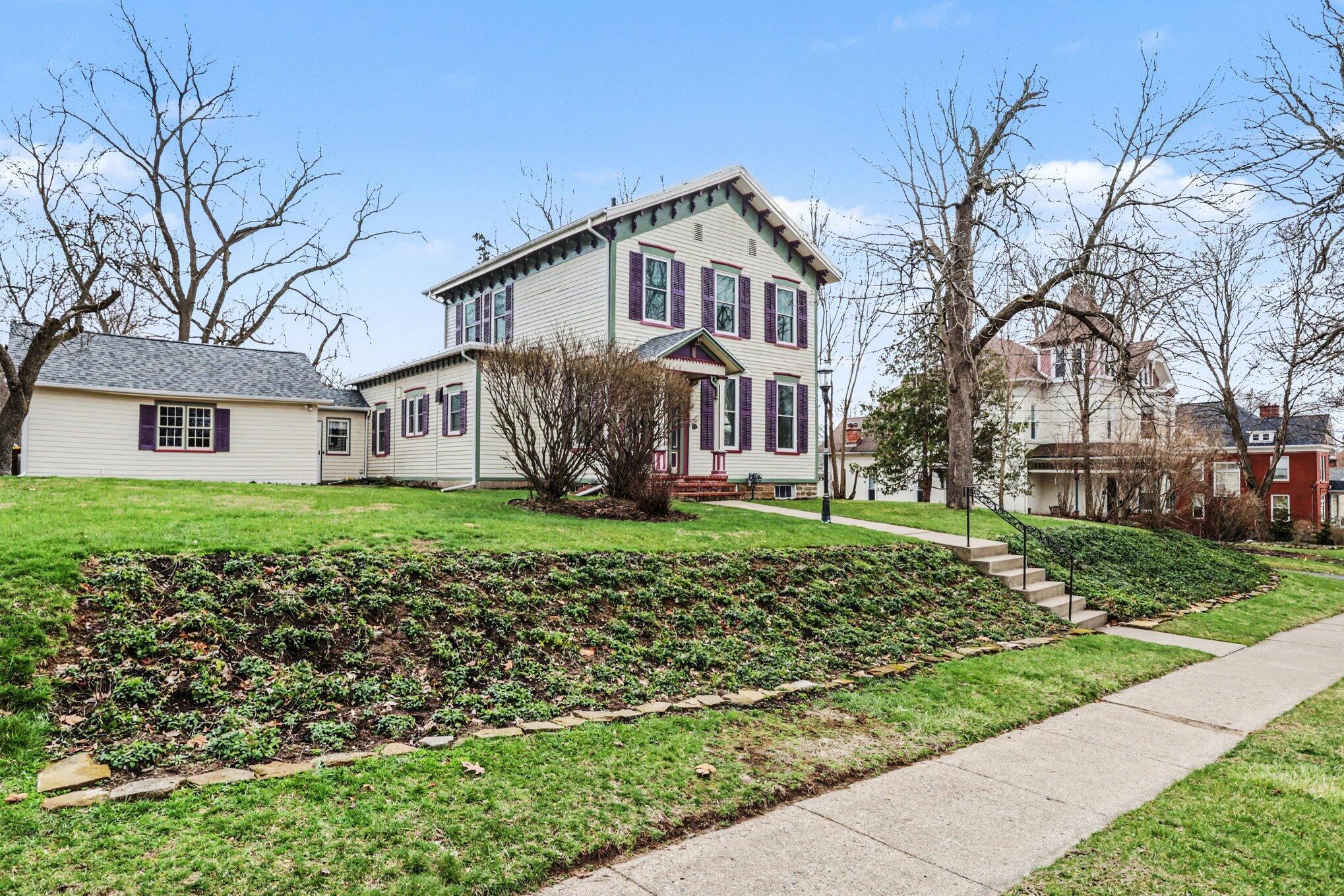 320 N Division Street