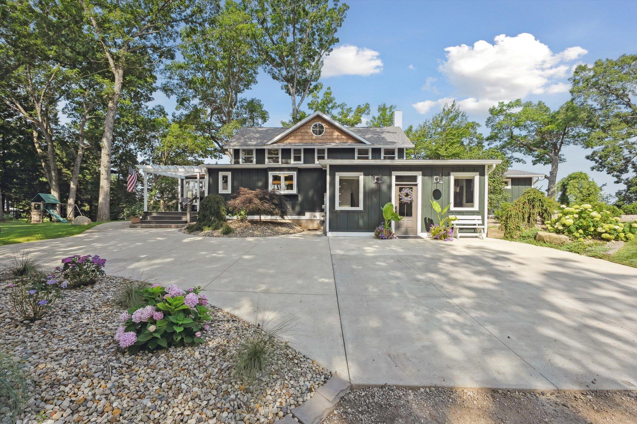 240 Aquamarine Drive