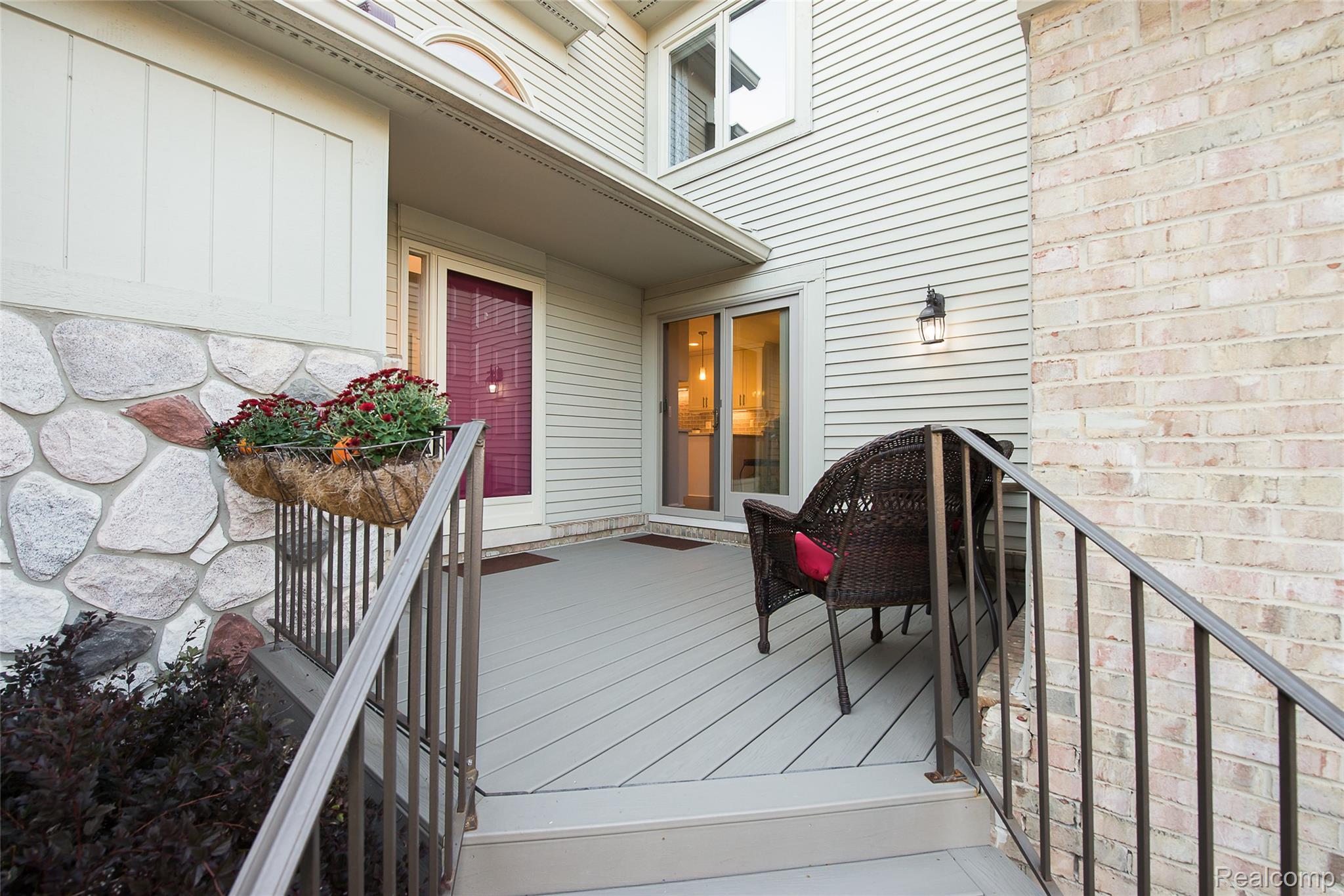 327 Saint Lawrence Boulevard