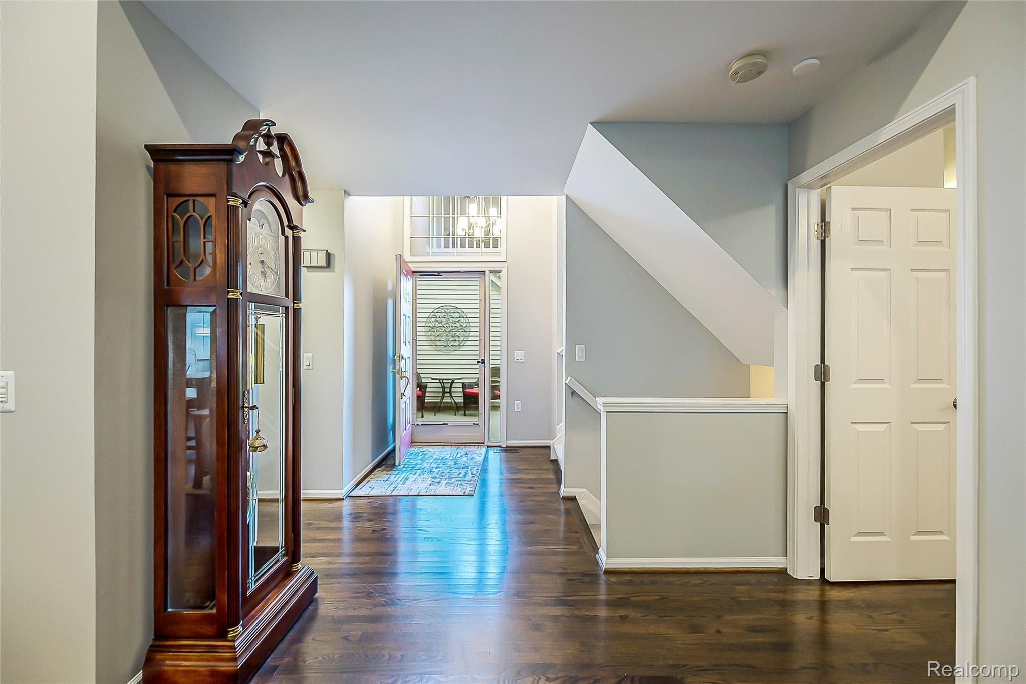 327 Saint Lawrence Boulevard