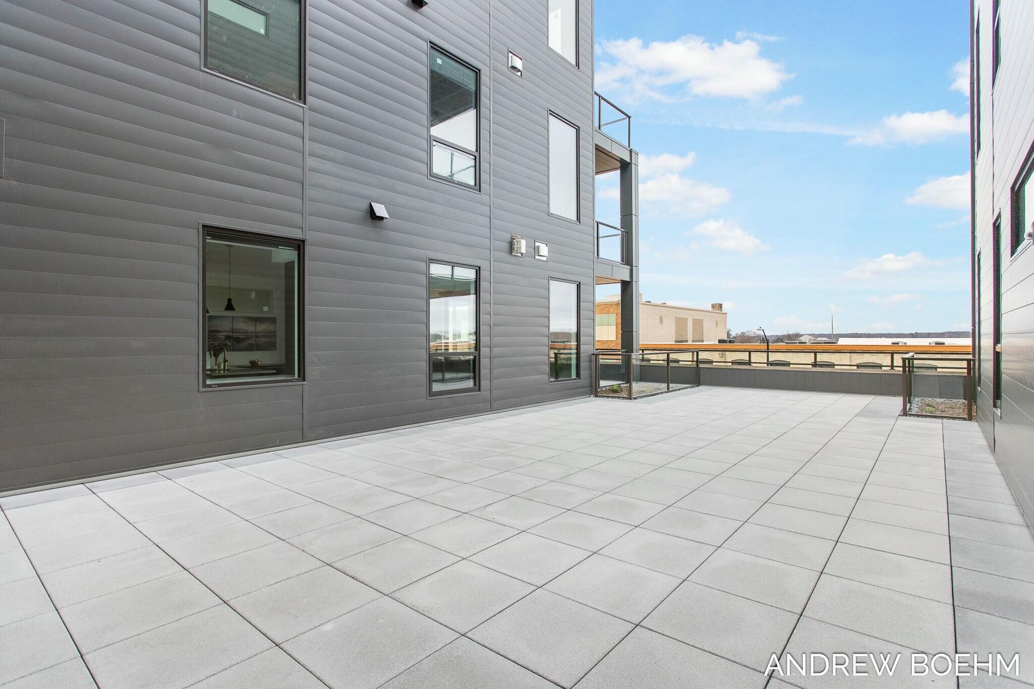 159 S River Avenue 306