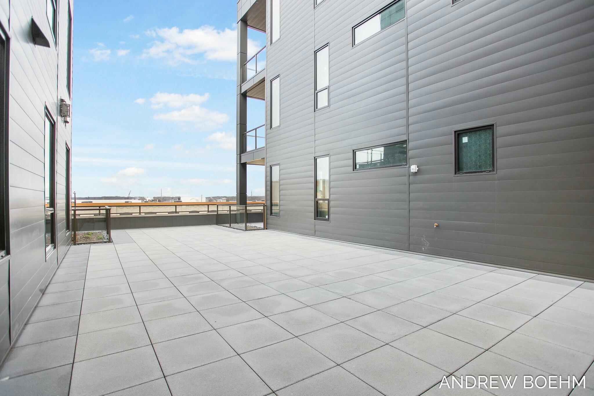 159 S River Avenue 306