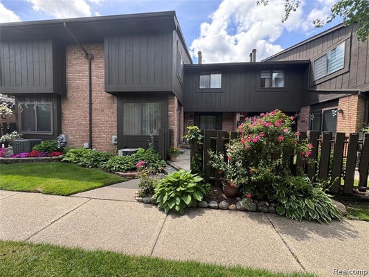 37313 CLUBHOUSE DR, STERLING HEIGHTS, MI 48312 - Image e0486df56971f5e2cff125ec8640df0c/1962889541