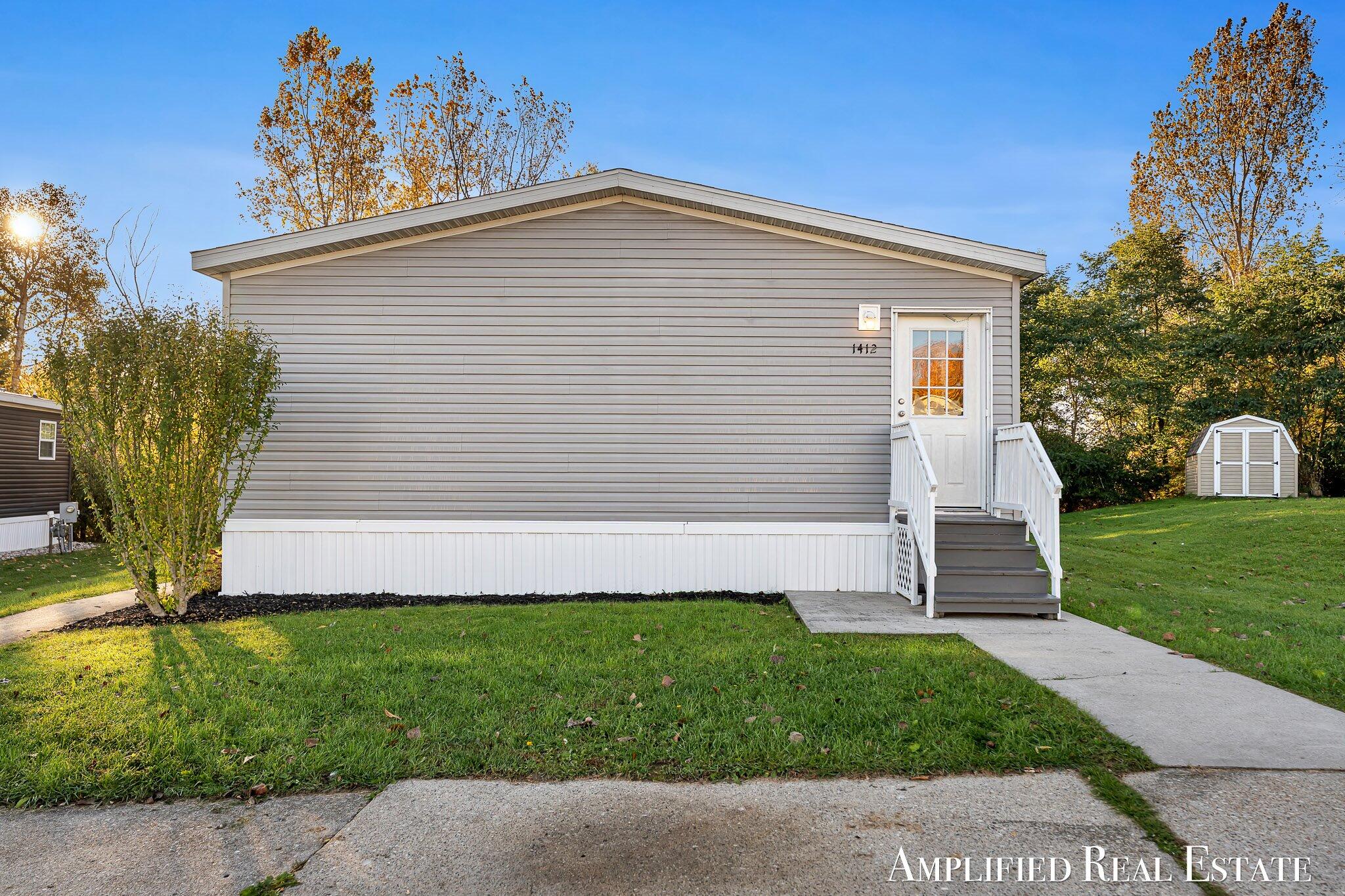 1412 Red Oak Drive NE