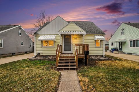 704 Marsac Street Bay City City MI 48708