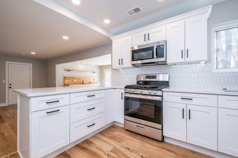 27590 Hiller Street Harrison Charter Township MI 48045